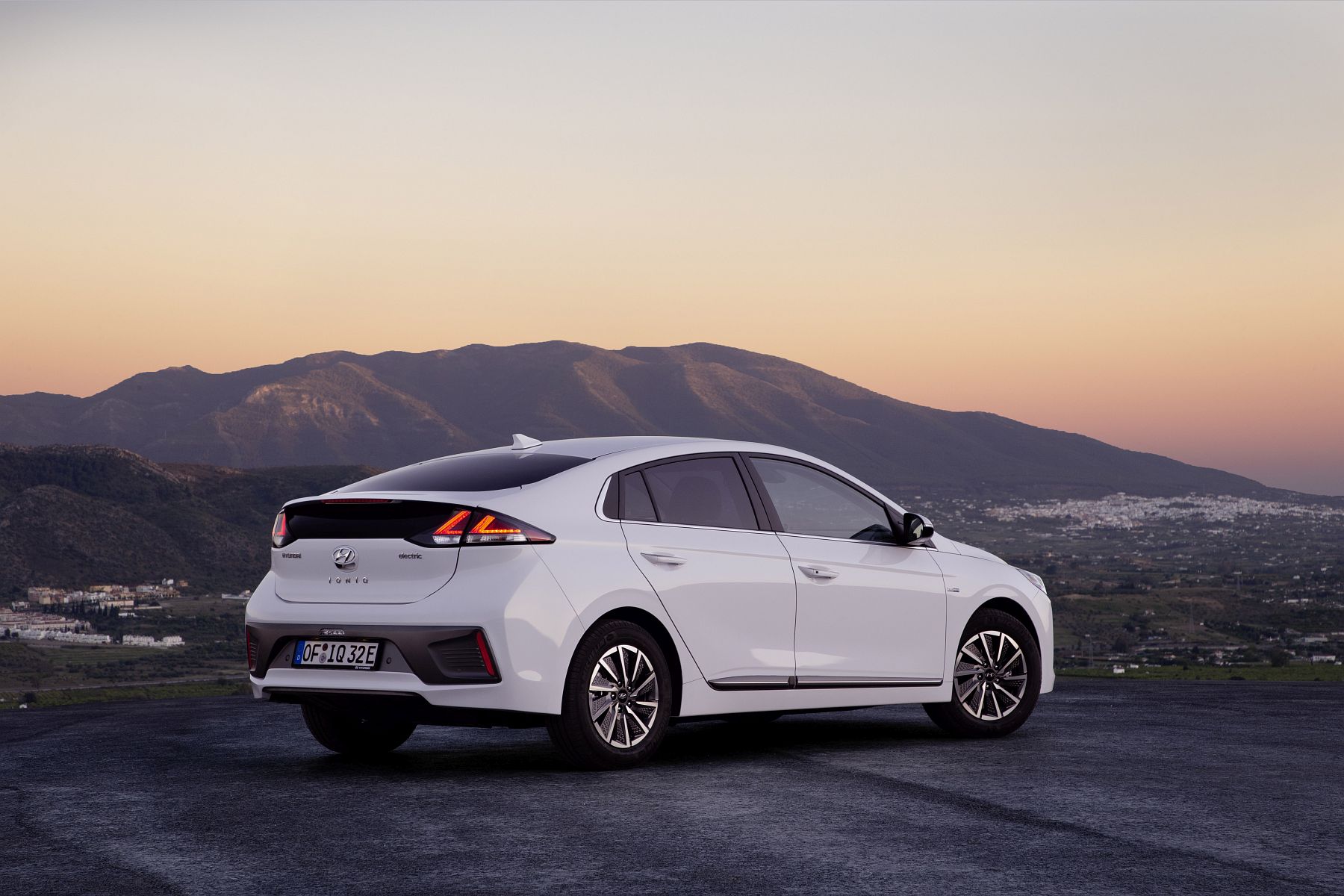 New Hyundai IONIQ Electric (6)
