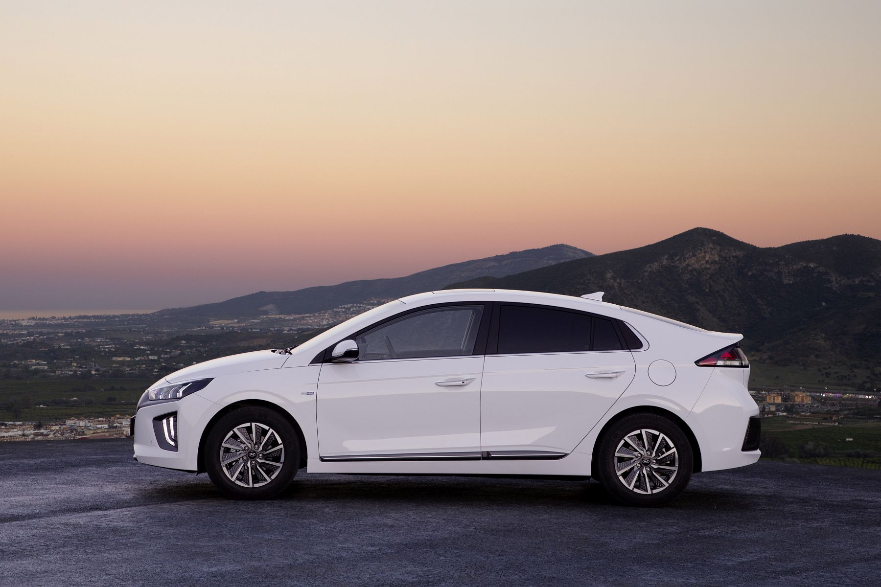 New Hyundai IONIQ Electric (7)