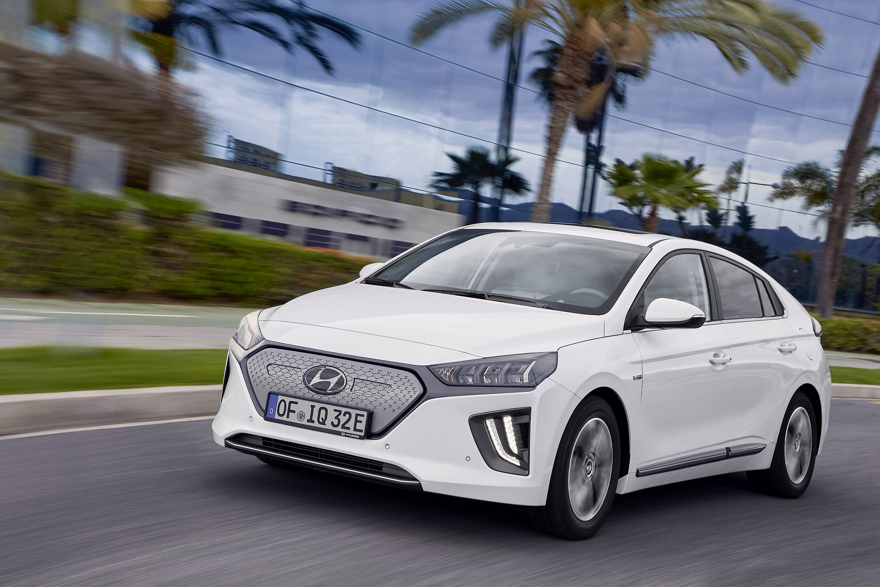 New Hyundai IONIQ Electric (9)