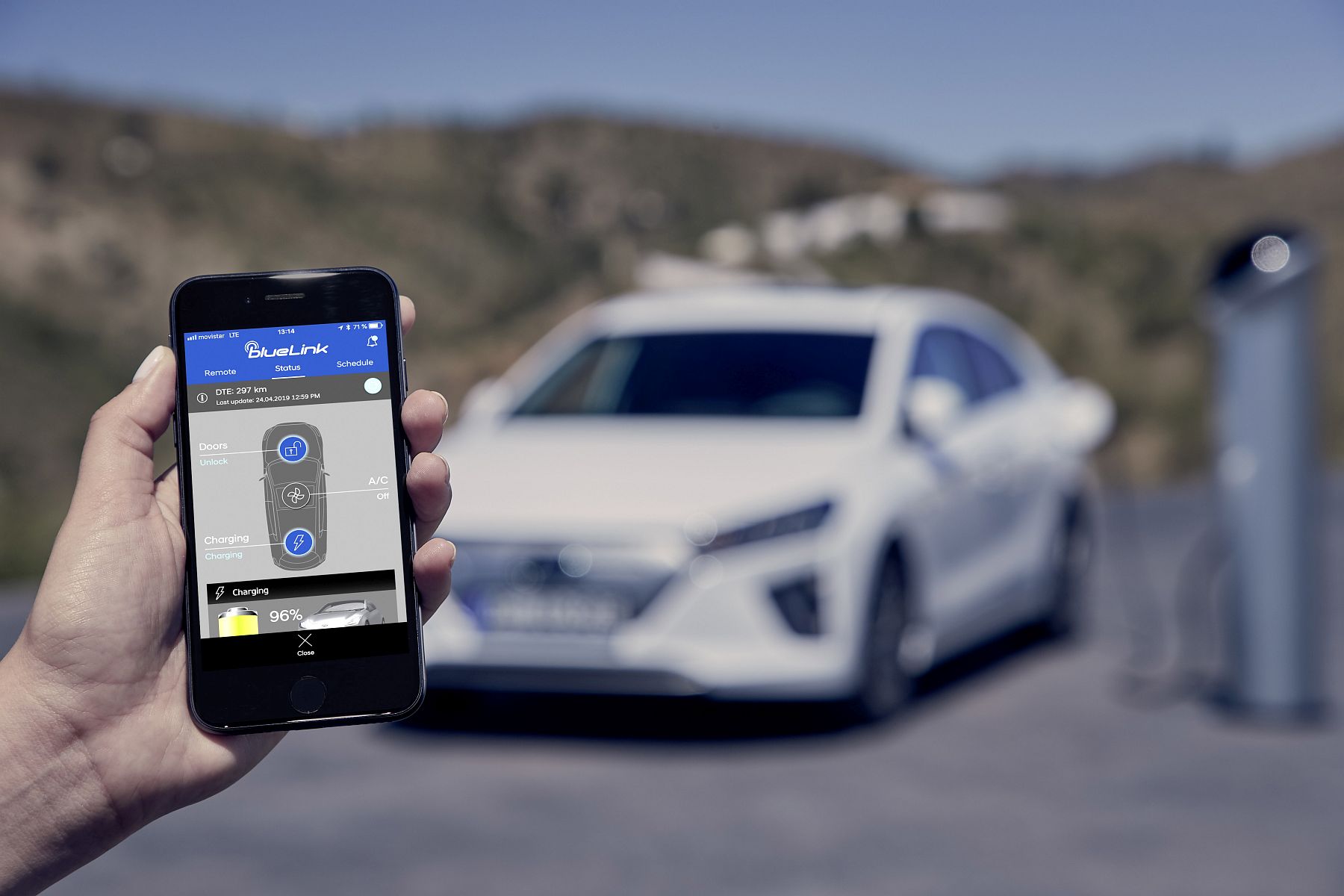 New Hyundai IONIQ Electric Blue Link (2)