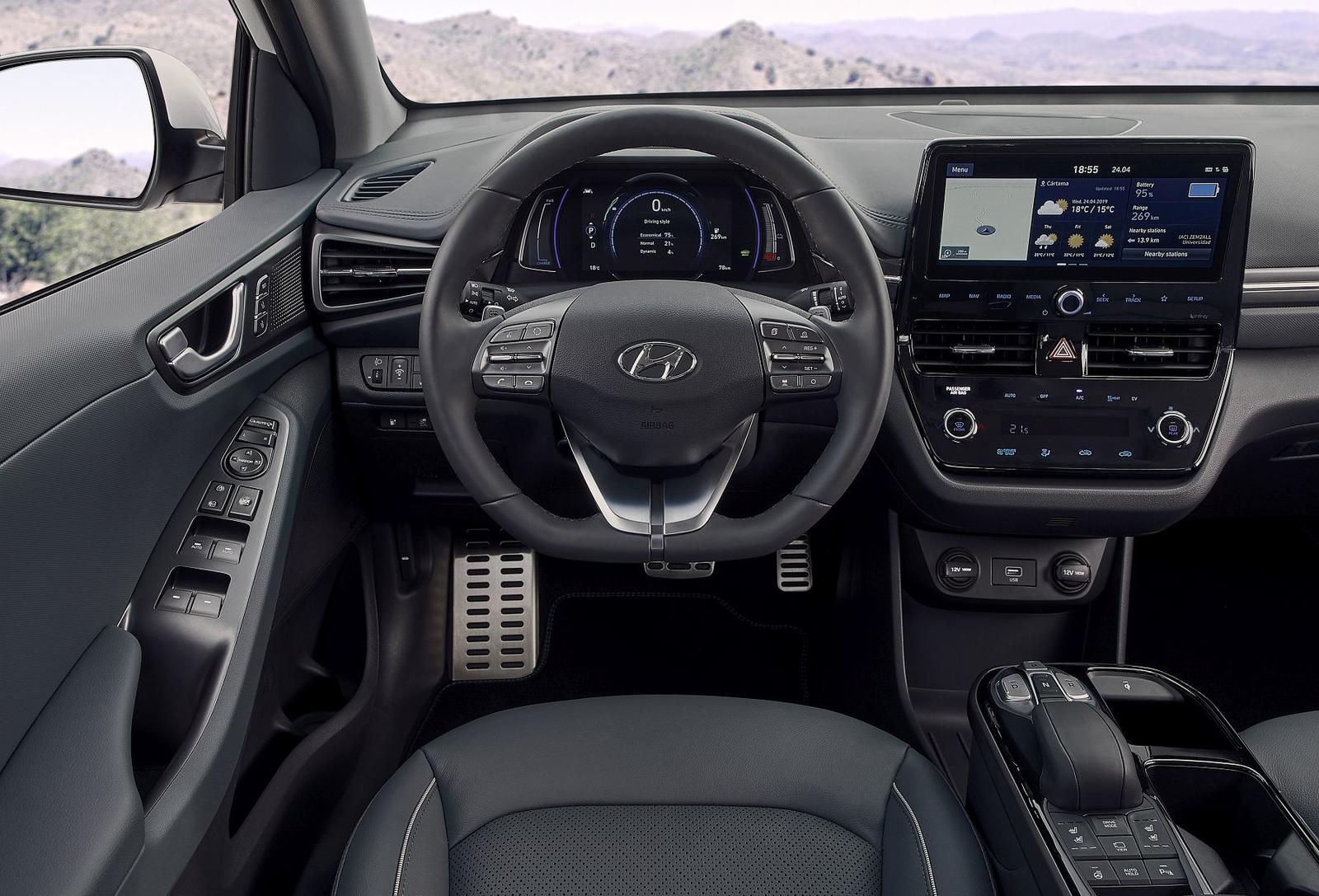 New Hyundai IONIQ Electric Interior (3)
