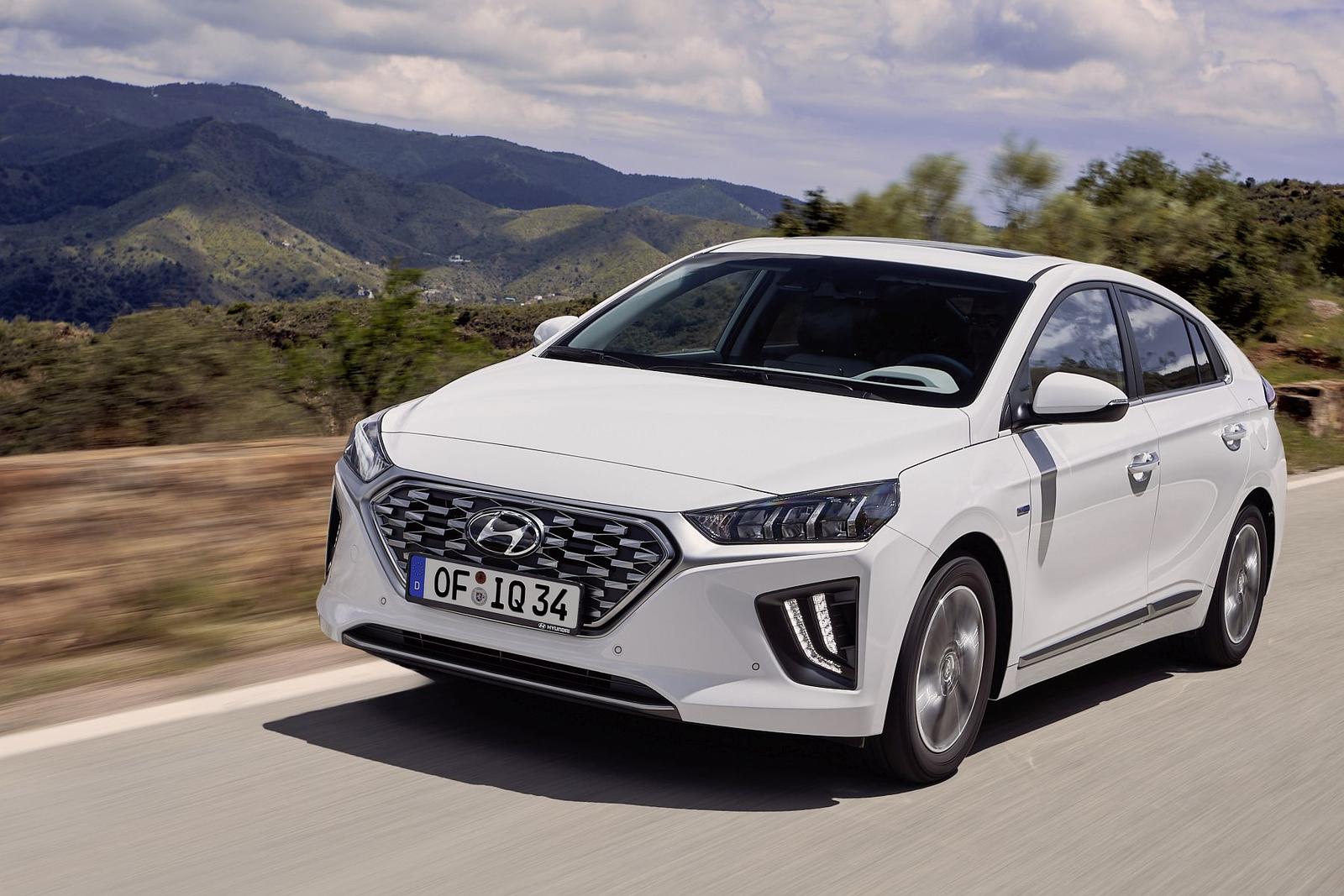 New Hyundai IONIQ Hybrid (10)