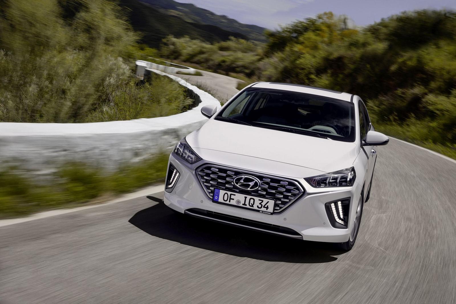 New Hyundai IONIQ Hybrid (11)