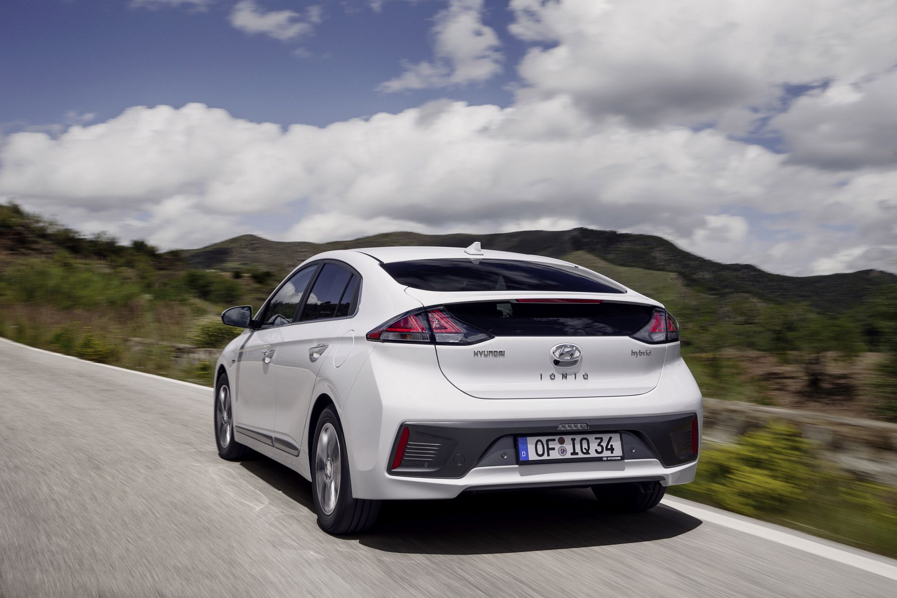 New Hyundai IONIQ Hybrid (12)