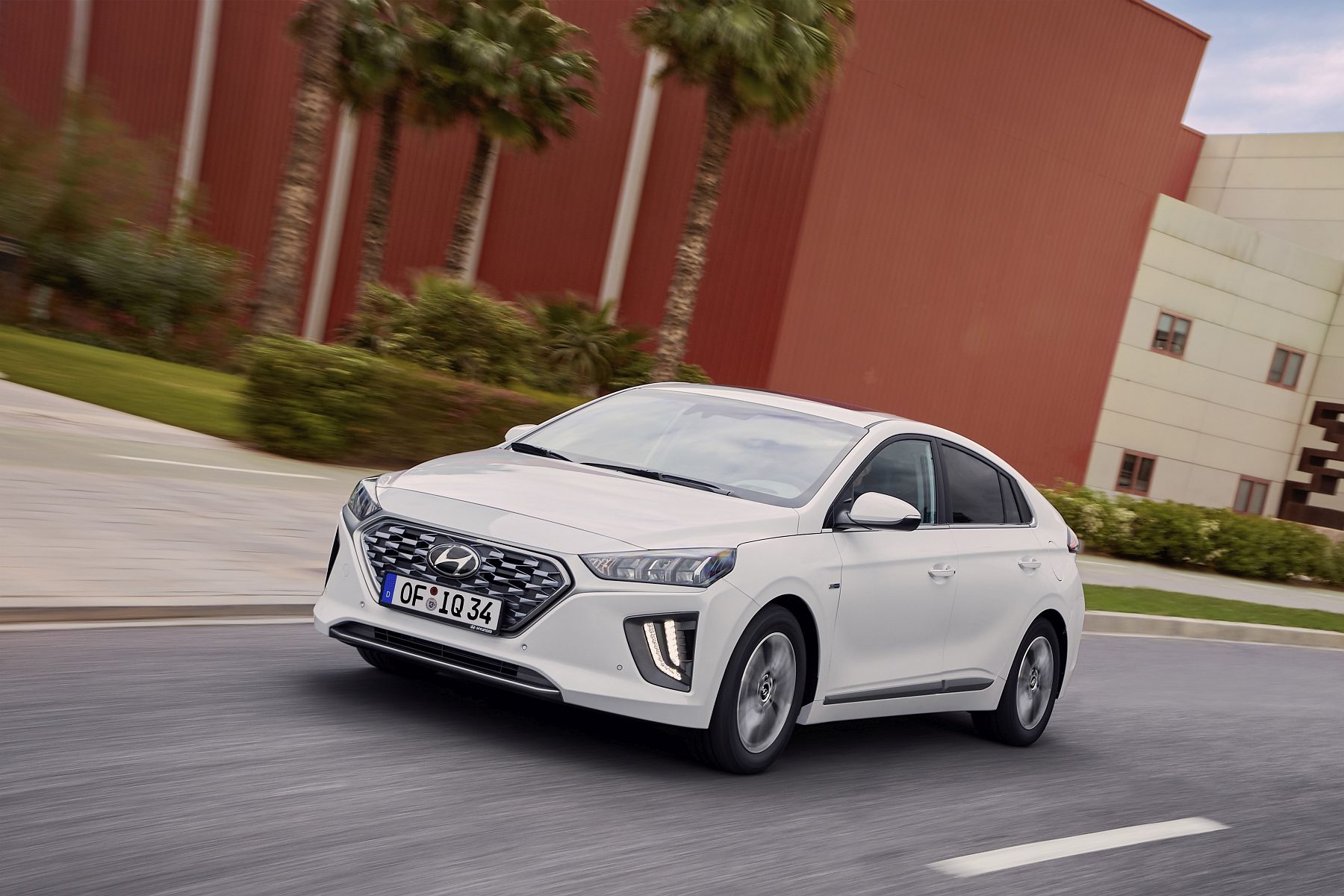 New Hyundai IONIQ Hybrid (13)