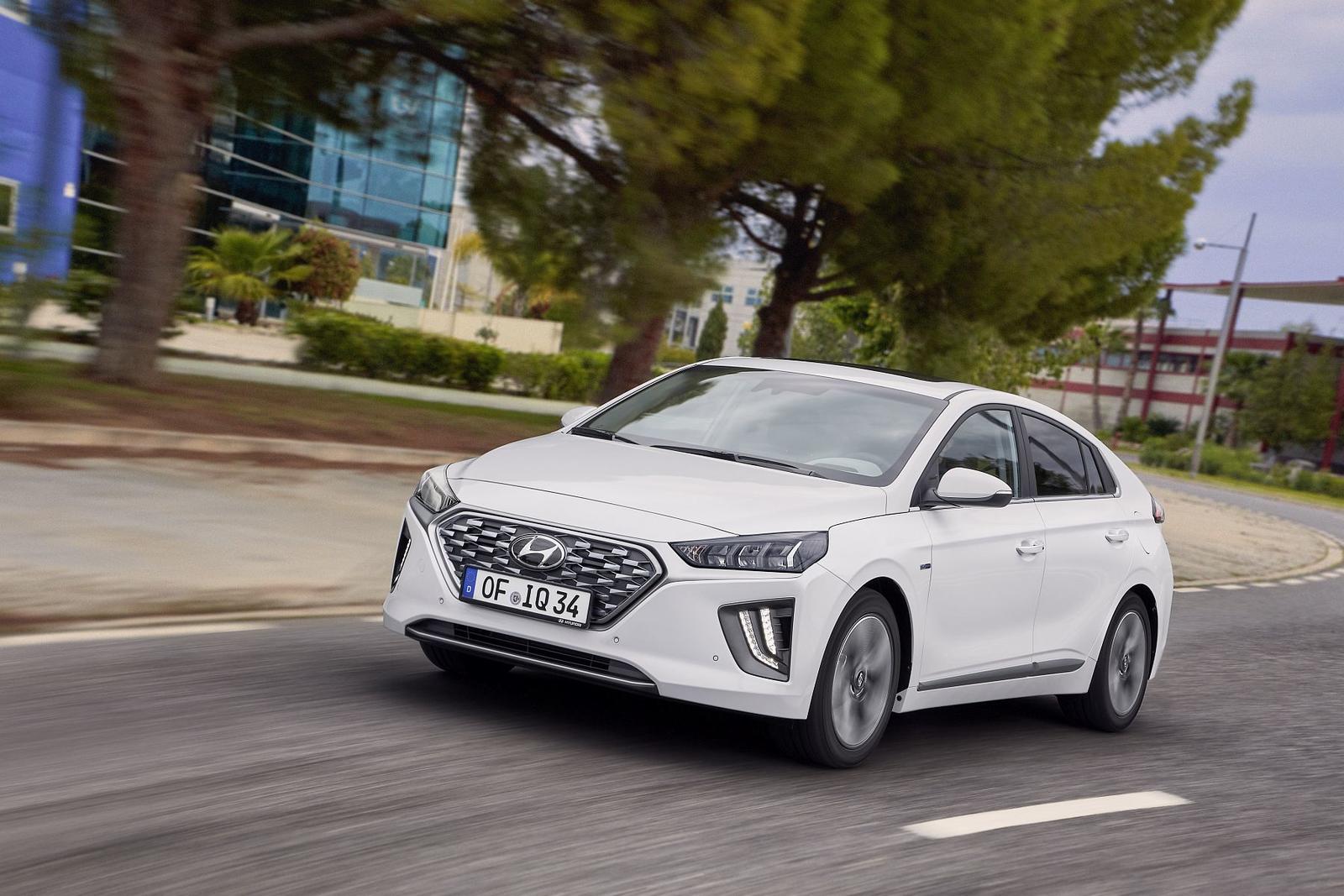 New Hyundai IONIQ Hybrid (14)