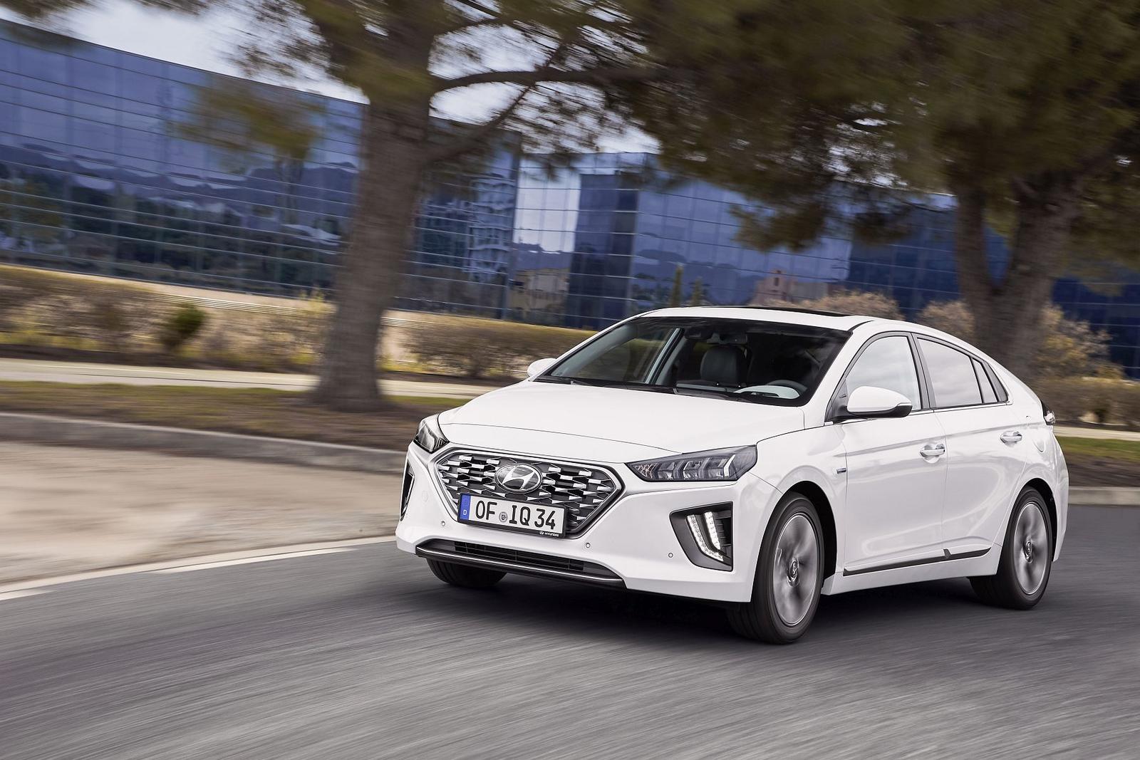 New Hyundai IONIQ Hybrid (15)