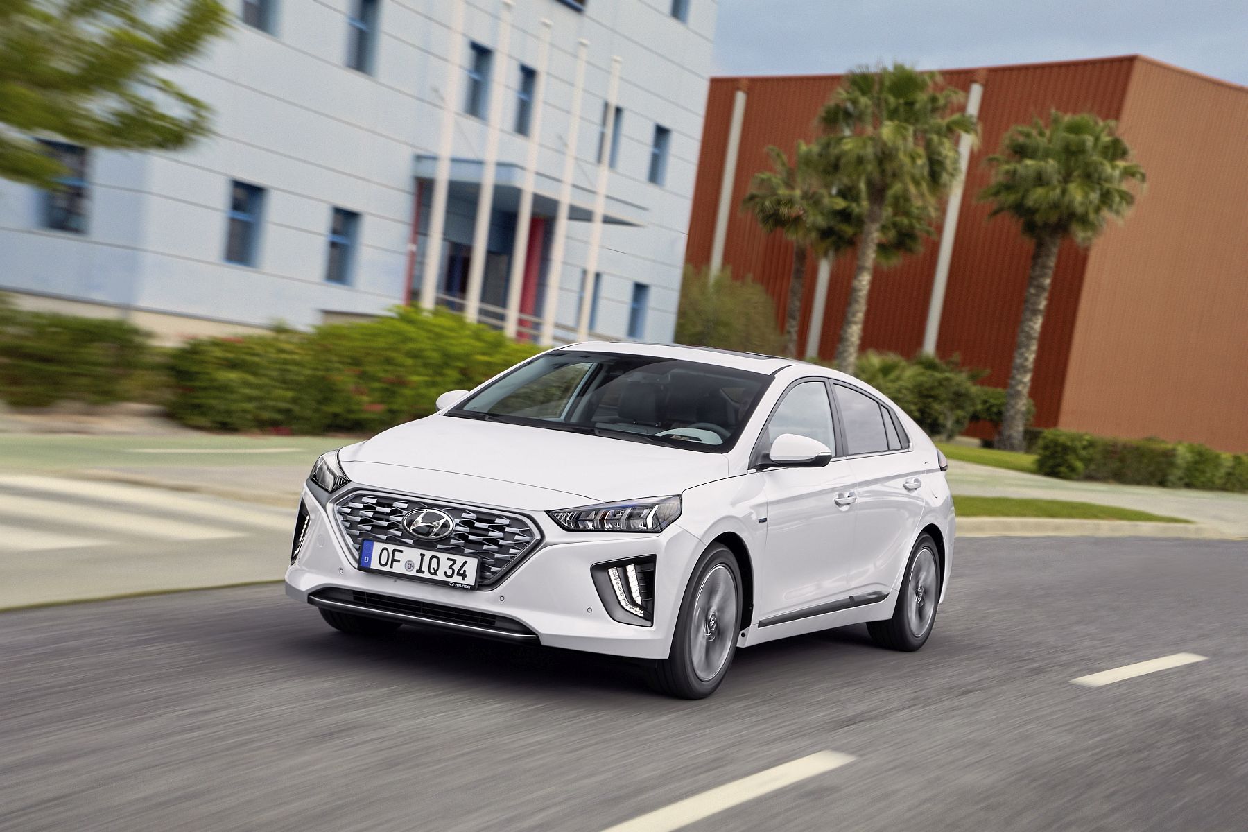 New Hyundai IONIQ Hybrid (16)