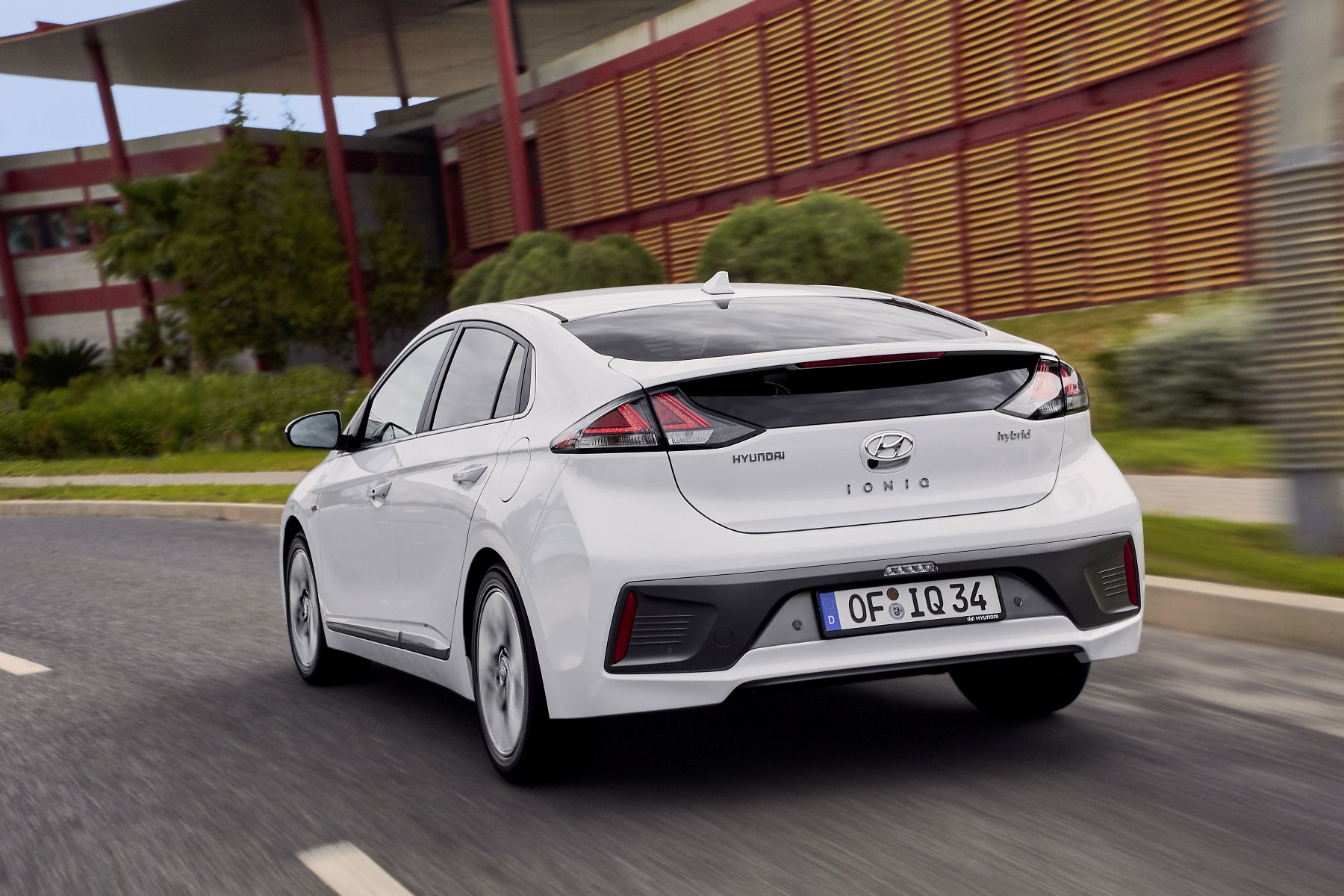 New Hyundai IONIQ Hybrid (17)