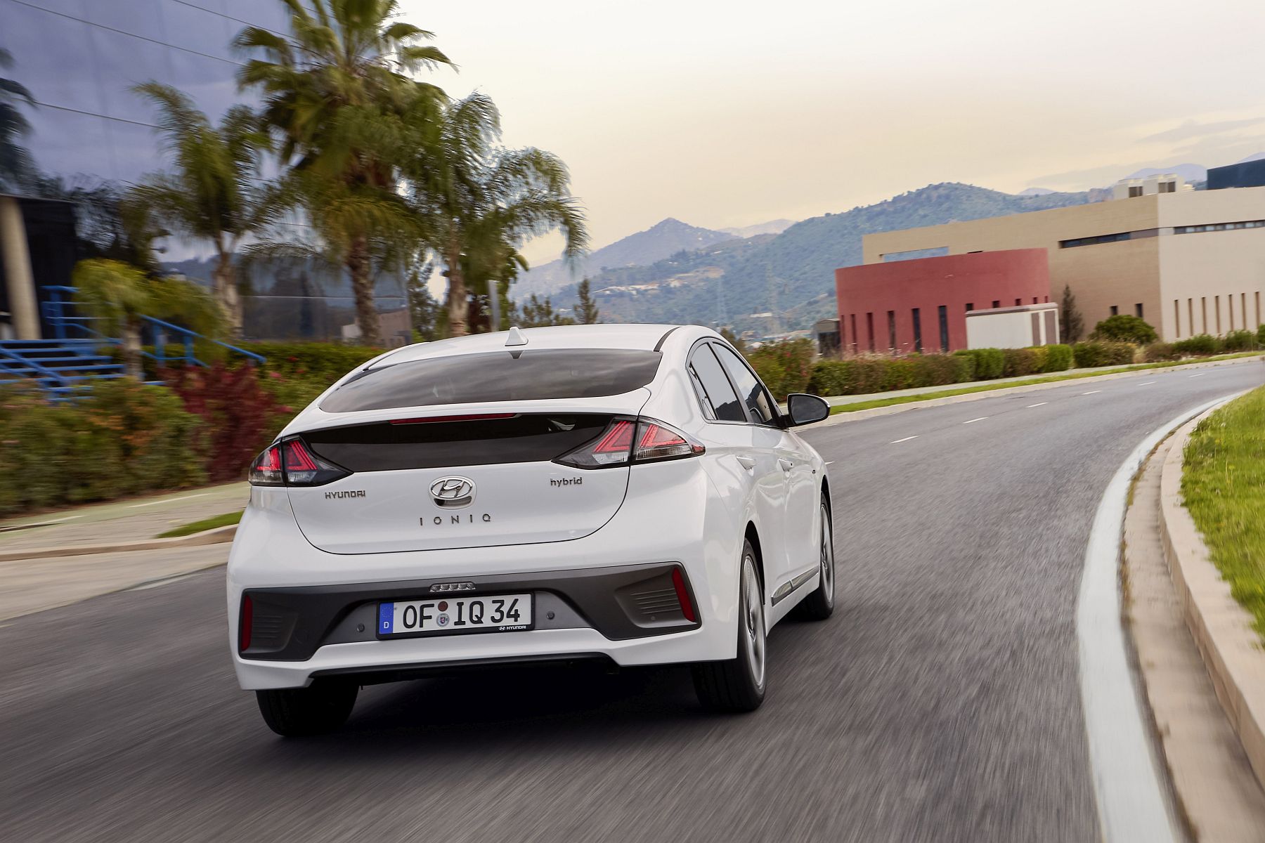 New Hyundai IONIQ Hybrid (18)