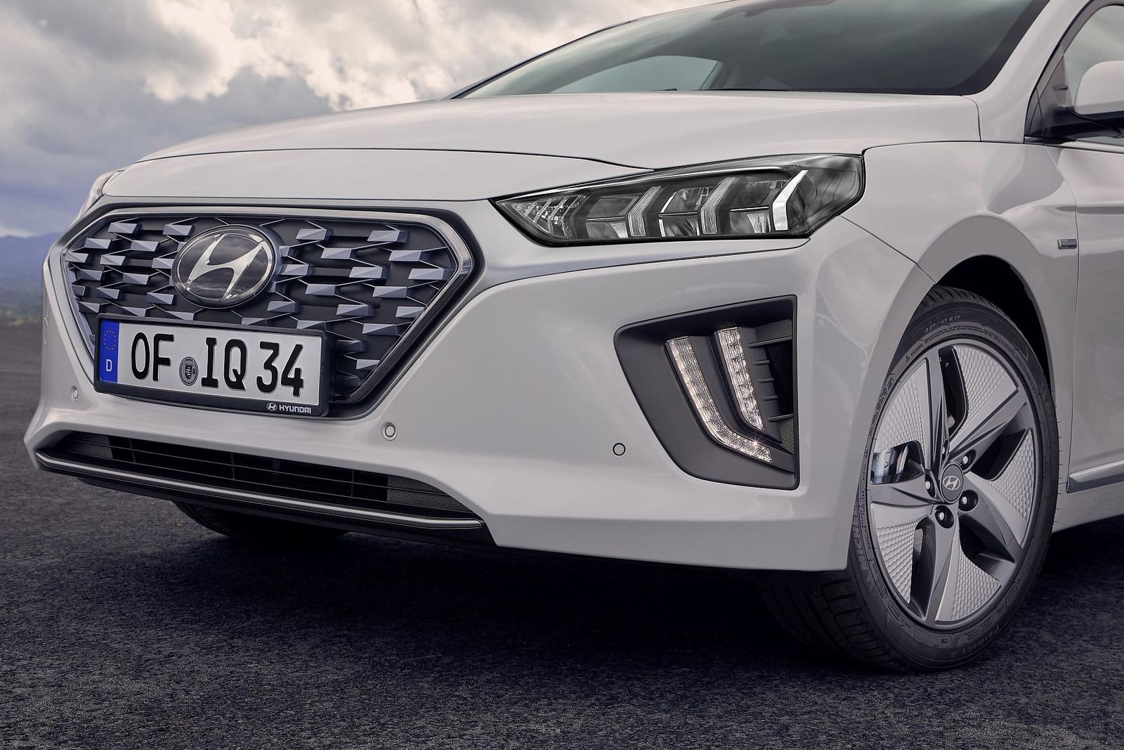 New Hyundai IONIQ Hybrid (19)