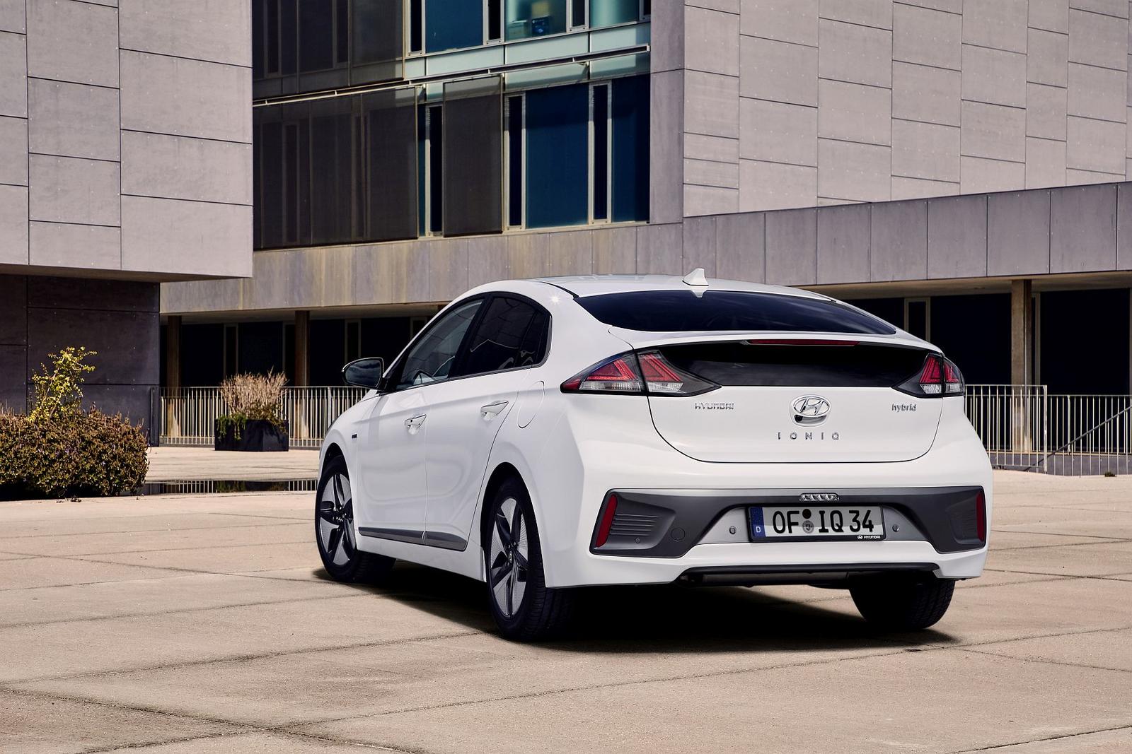 New Hyundai IONIQ Hybrid (4)
