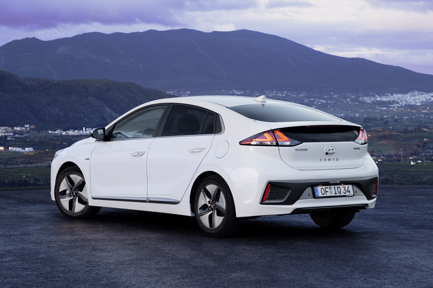 New Hyundai IONIQ Hybrid (7)