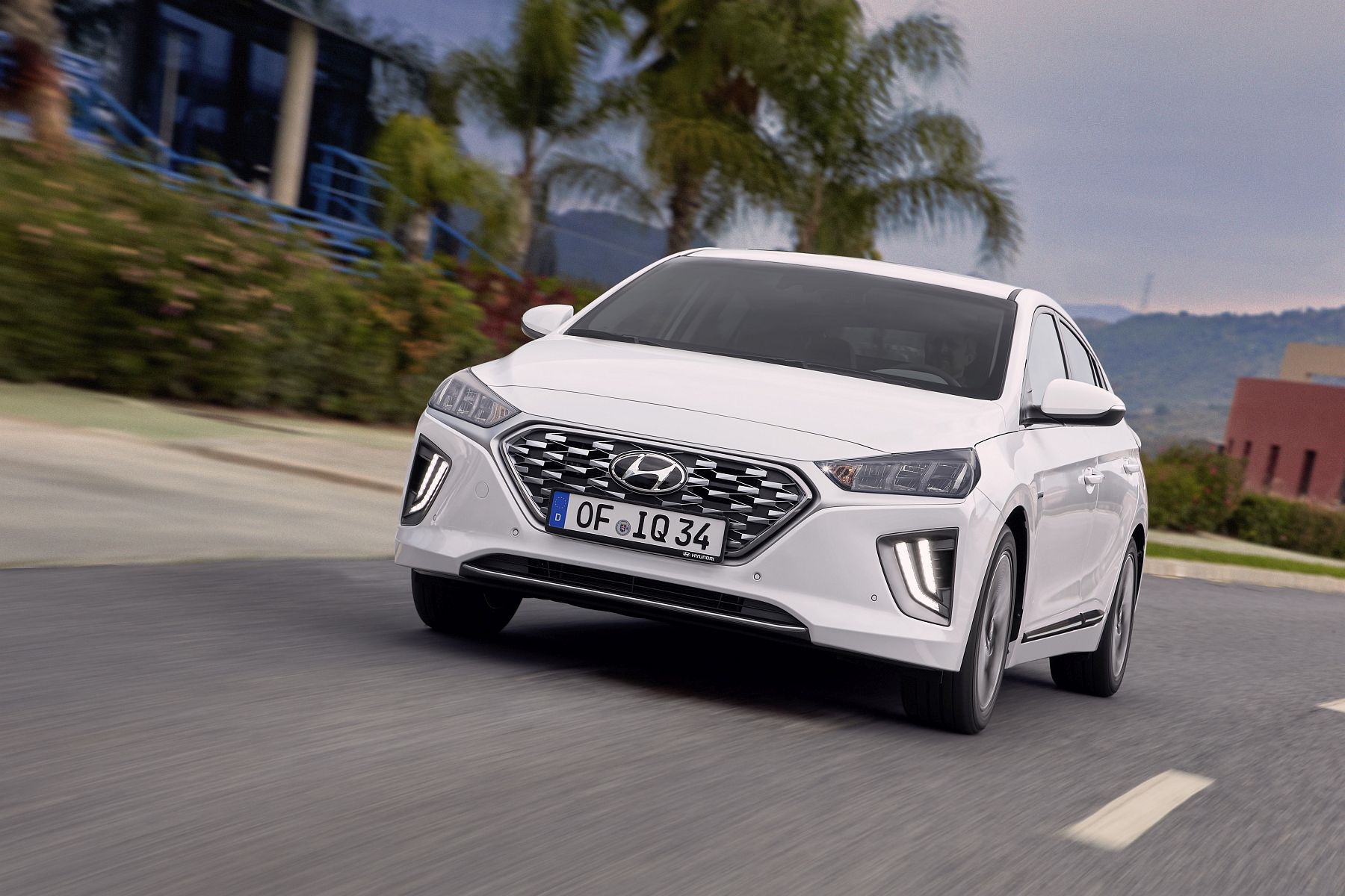 New Hyundai IONIQ Hybrid (8)
