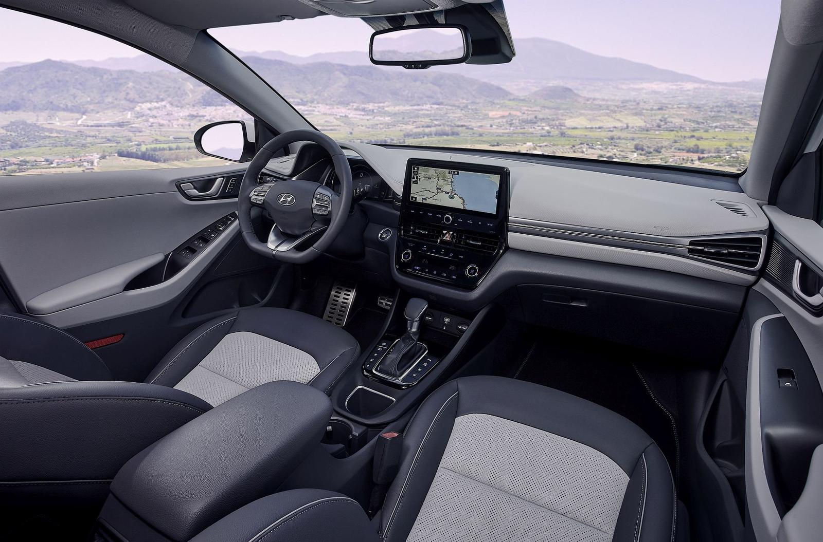 New Hyundai IONIQ Hybrid Interior (1)