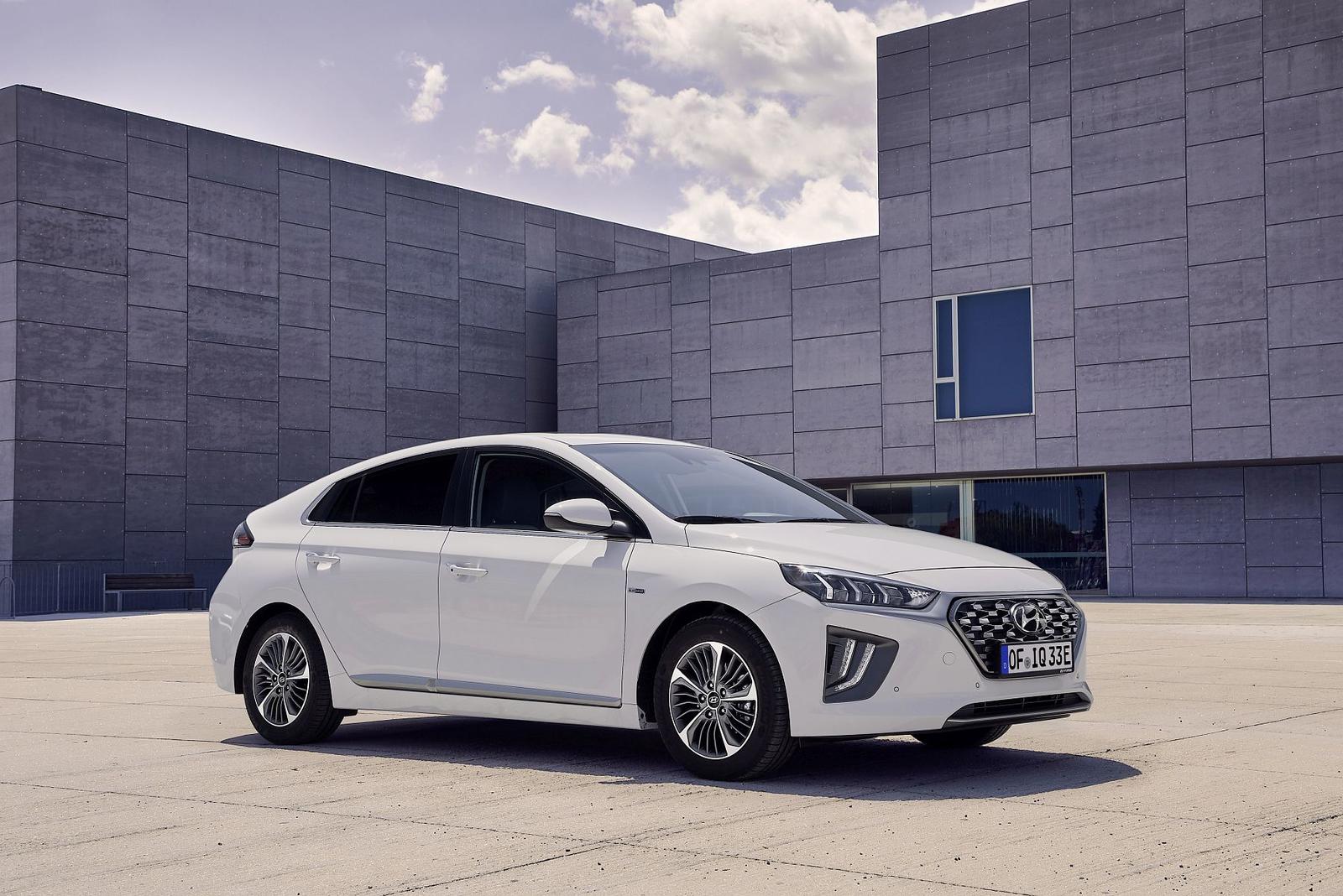 New Hyundai IONIQ Plug-in (1)