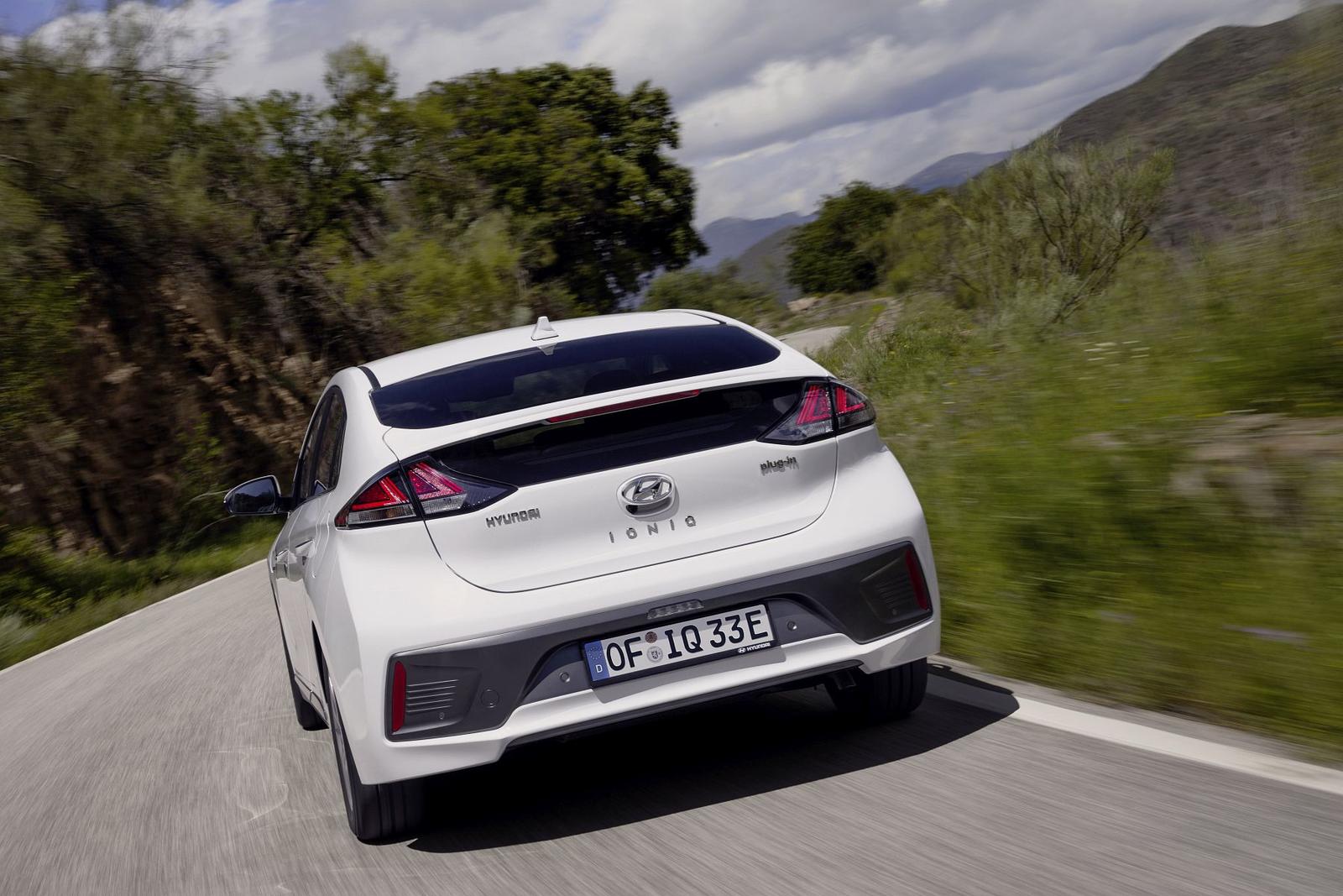 New Hyundai IONIQ Plug-in (11)