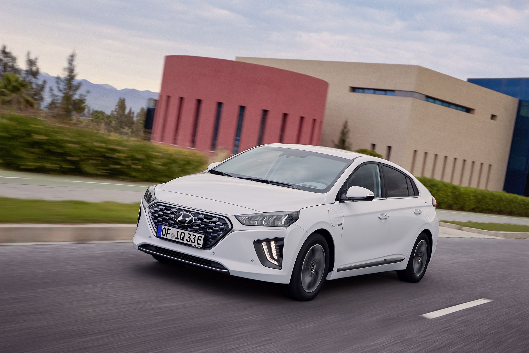 New Hyundai IONIQ Plug-in (12)