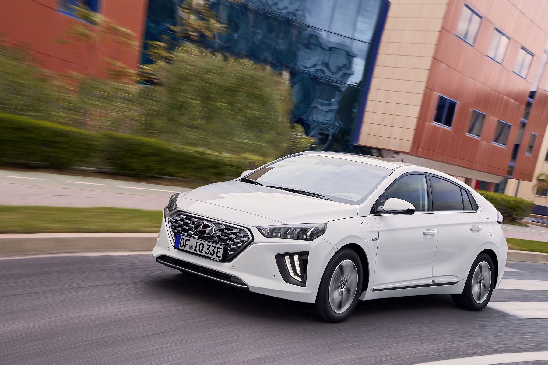 New Hyundai IONIQ Plug-in (13)