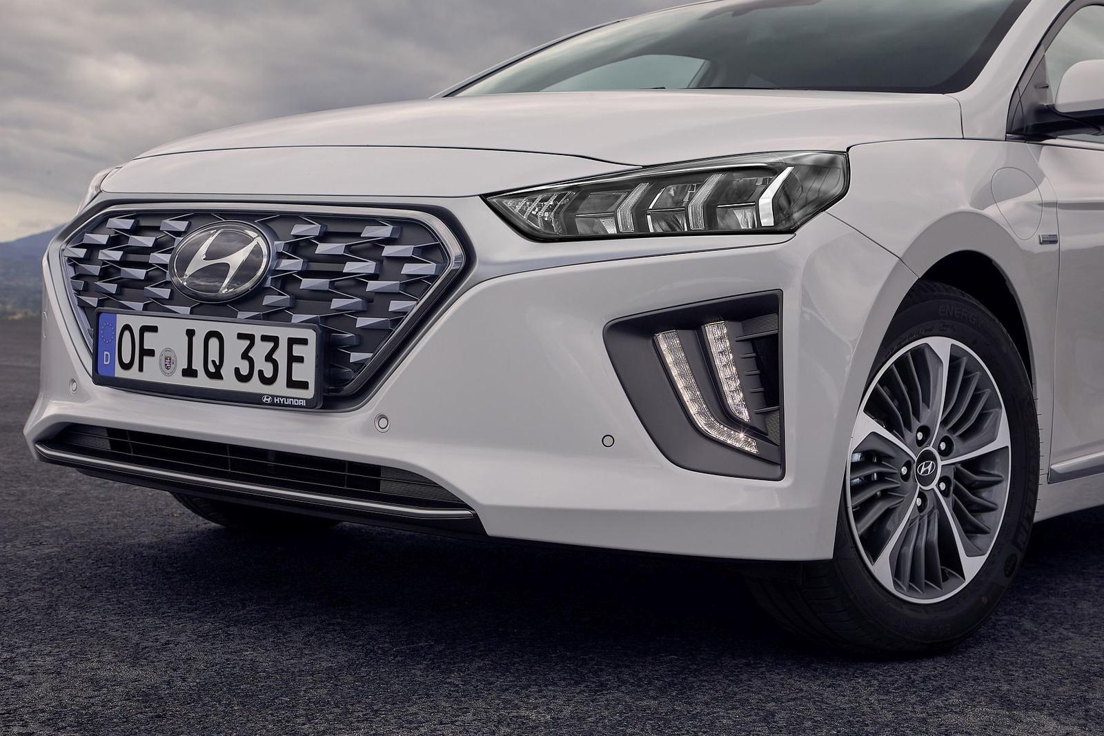 New Hyundai IONIQ Plug-in (16)
