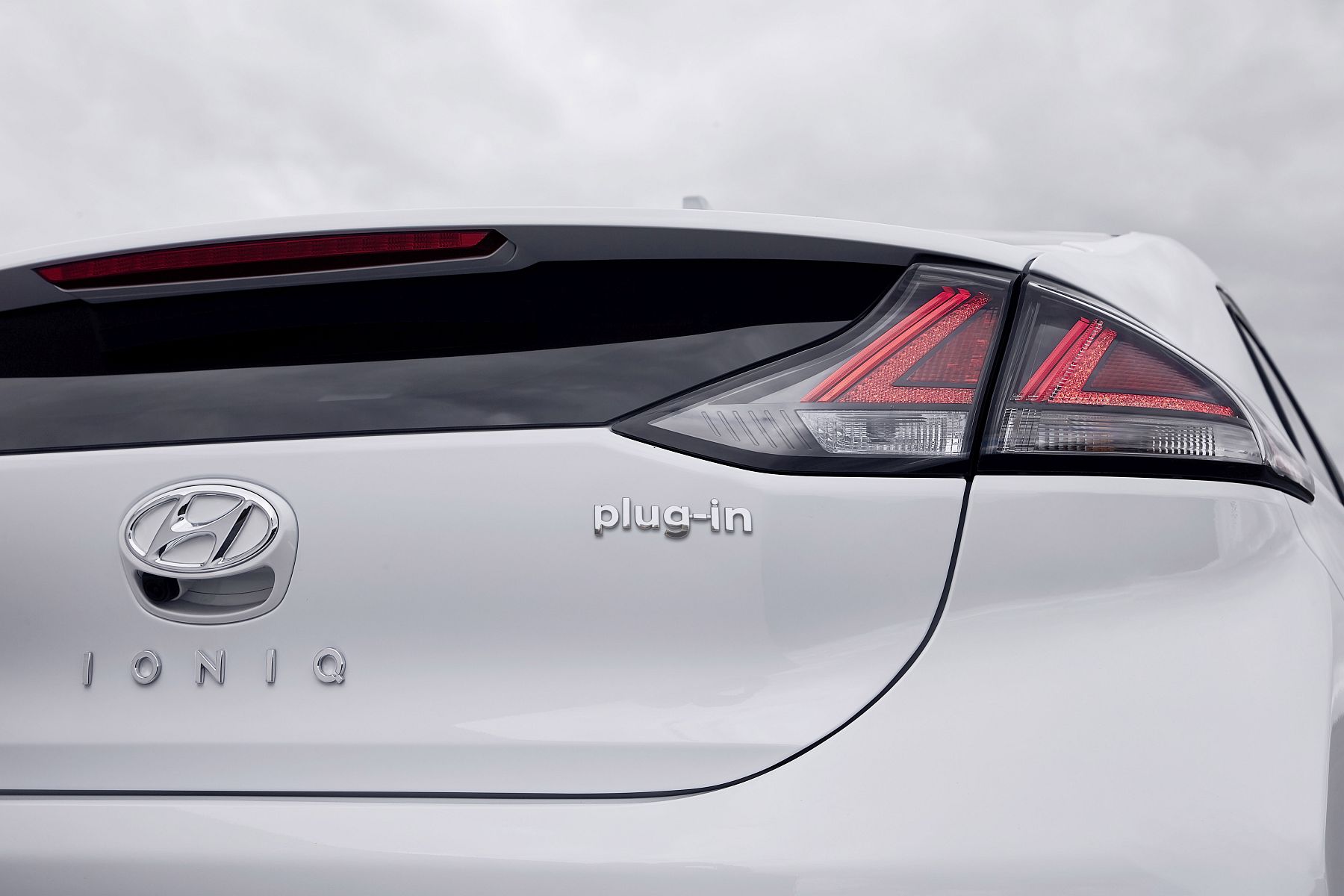 New Hyundai IONIQ Plug-in (18)