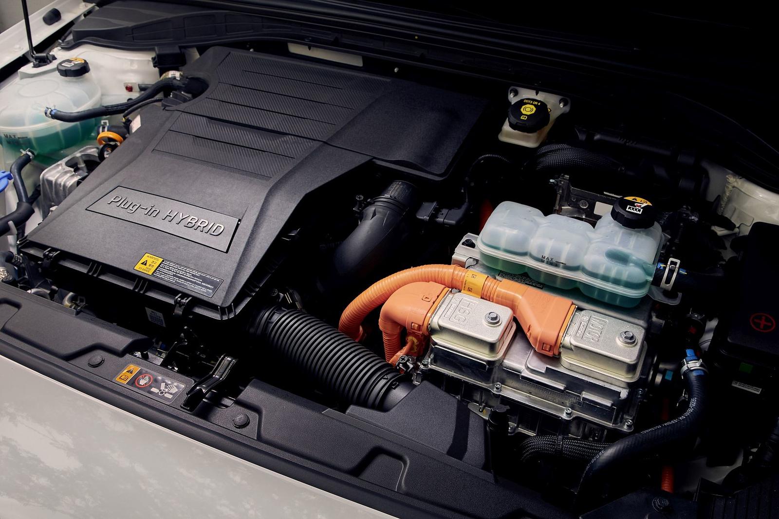 New Hyundai IONIQ Plug-in (19)