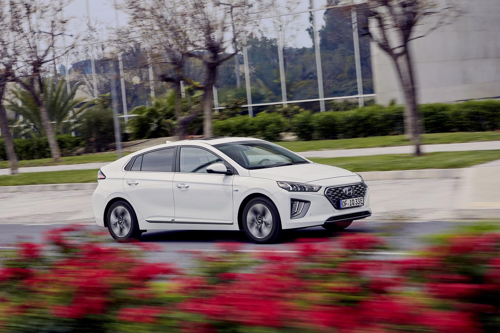 New Hyundai IONIQ Plug-in (8)
