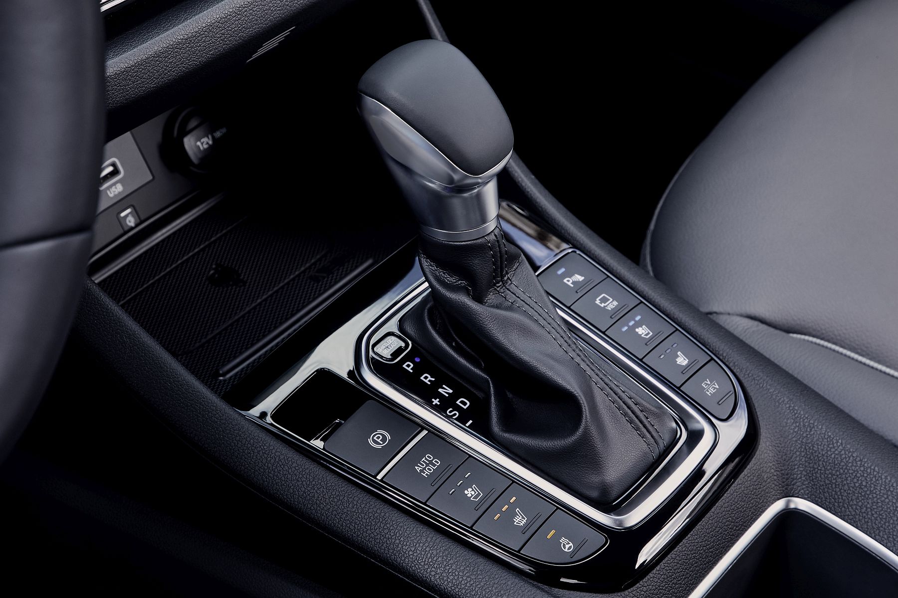 New Hyundai IONIQ Plug-in Interior (2)