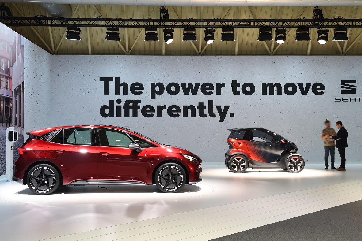 SEAT-rolls-out-its-electric-offensive-in-Barcelona_02_HQ