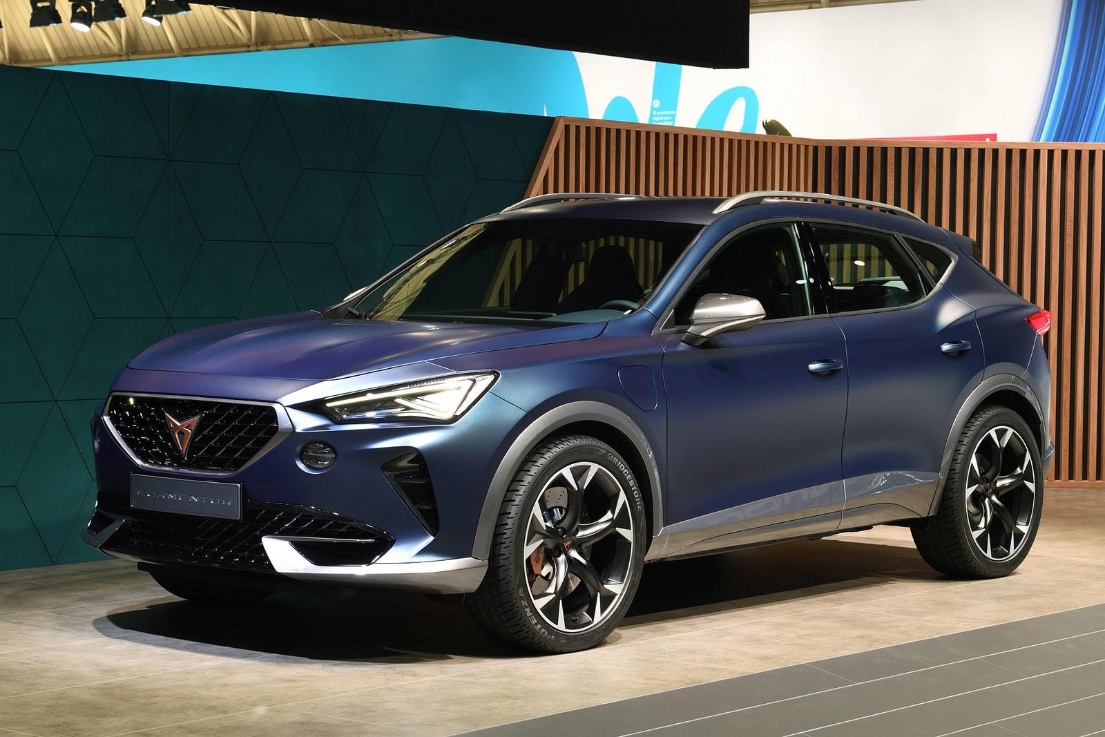 SEAT-rolls-out-its-electric-offensive-in-Barcelona_04_HQ