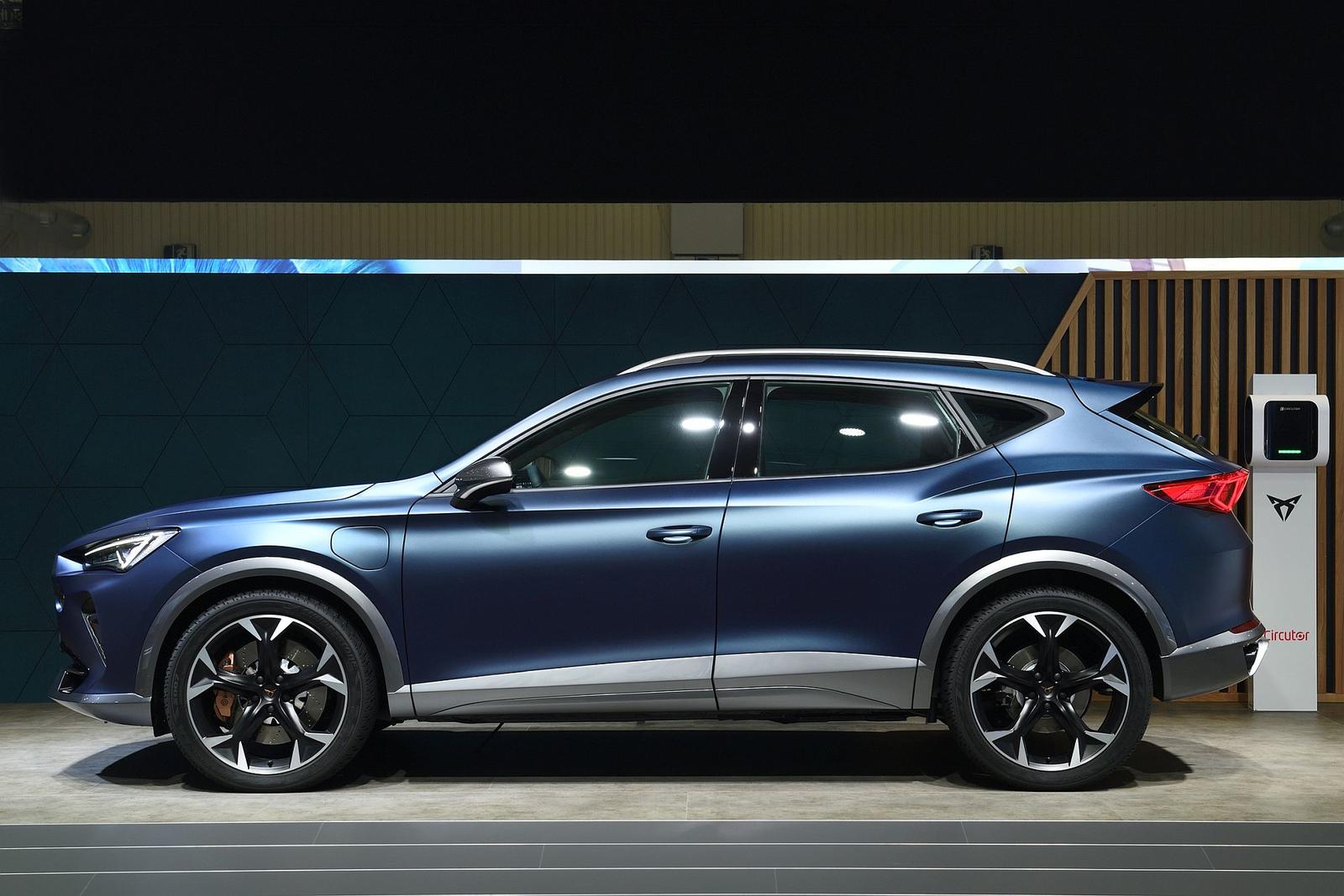 SEAT-rolls-out-its-electric-offensive-in-Barcelona_05_HQ (1)