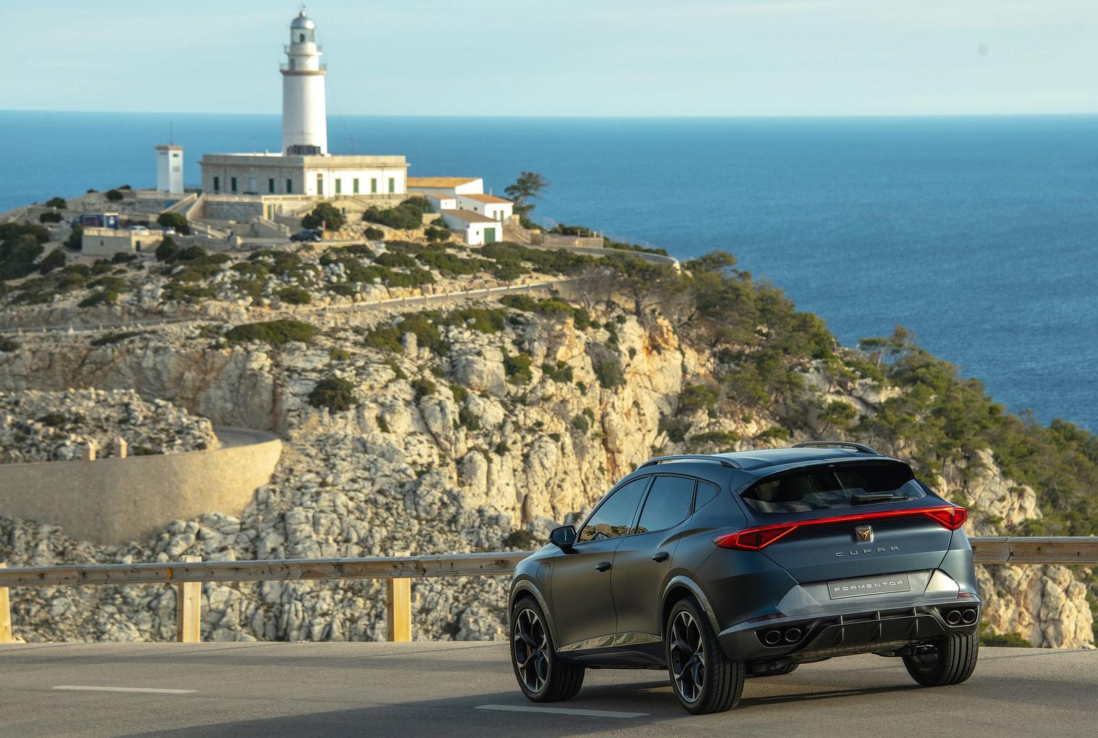The-CUPRA-lighthouse_06_HQ