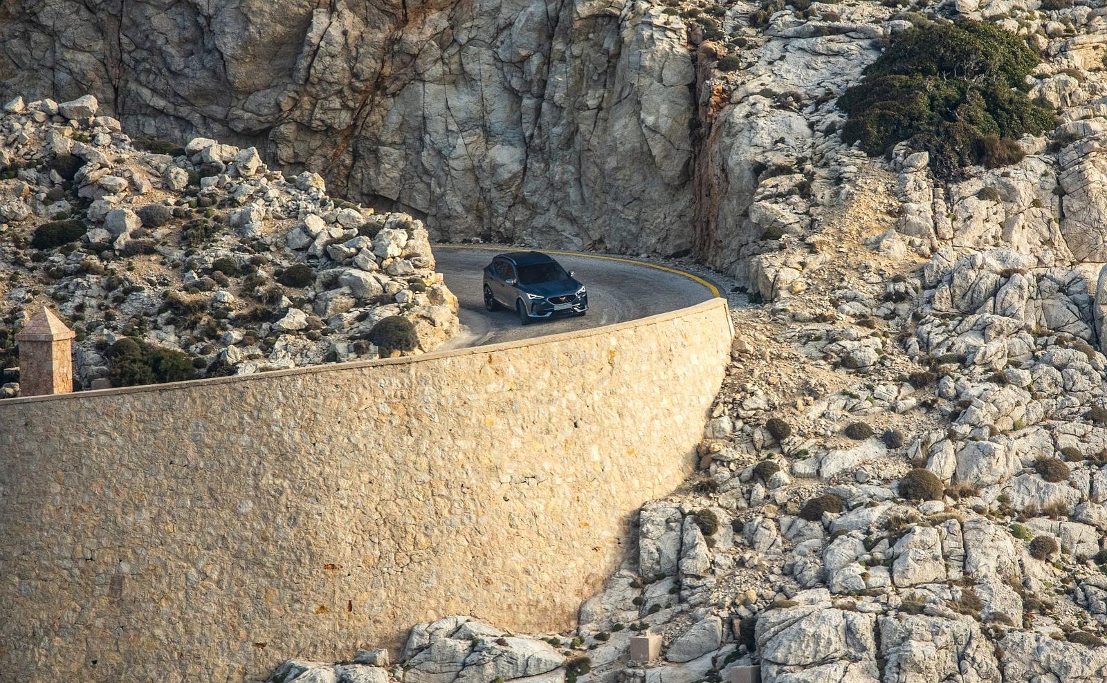 The-CUPRA-lighthouse_07_HQ