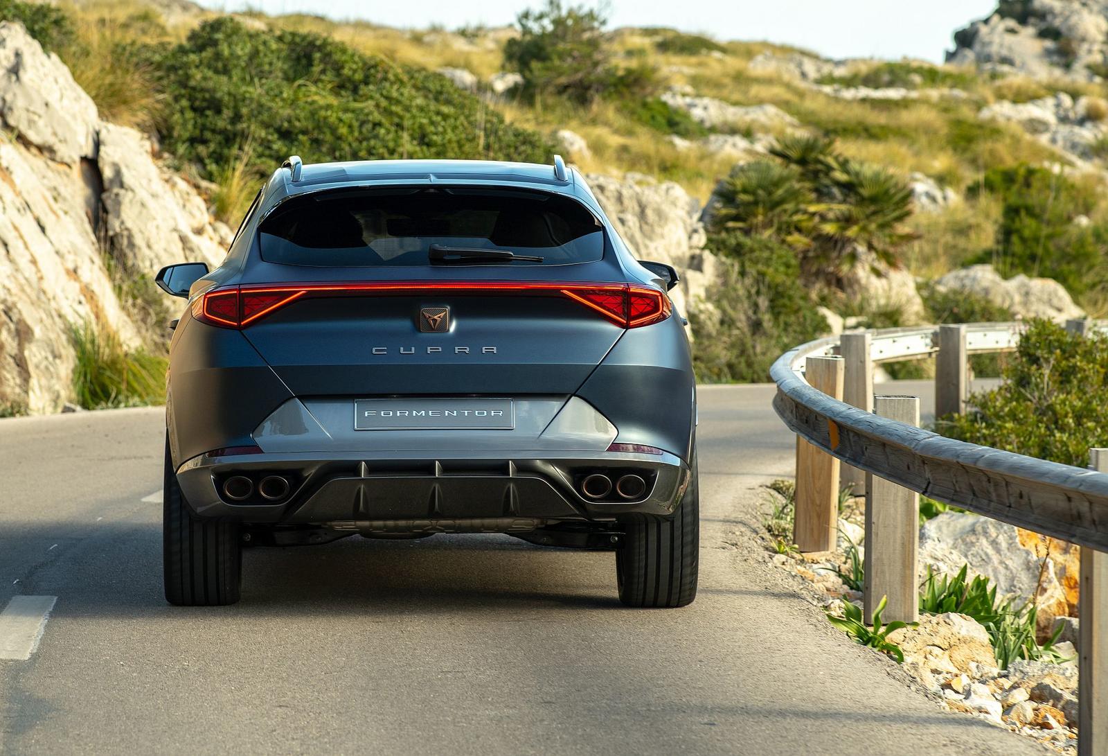 The-CUPRA-lighthouse_08_HQ
