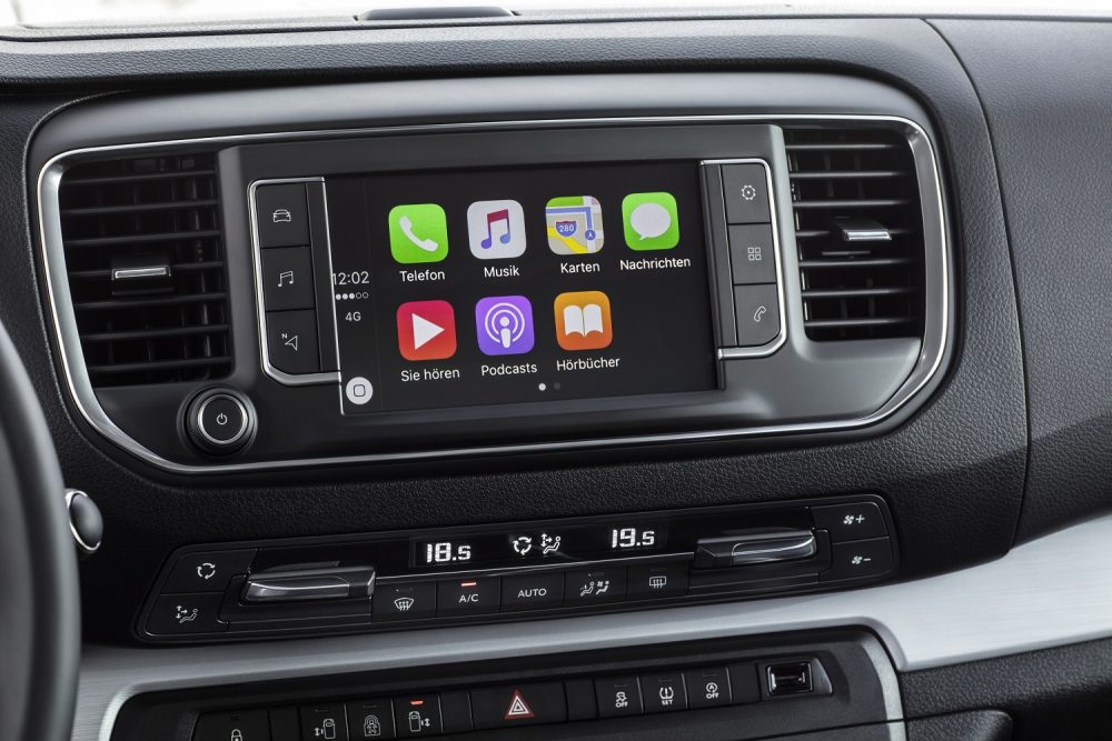 Opel Zafira Life with Apple Car Play