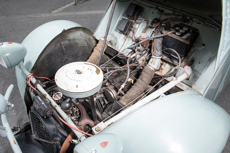 Citroën-2CV-4×4-Sahara-Front-Engine-2