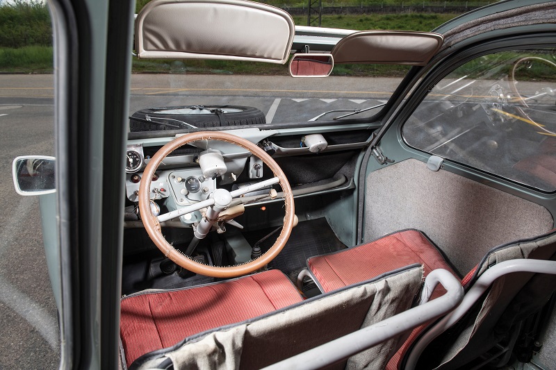 Citroën-2CV-4×4-Sahara-Interior-2
