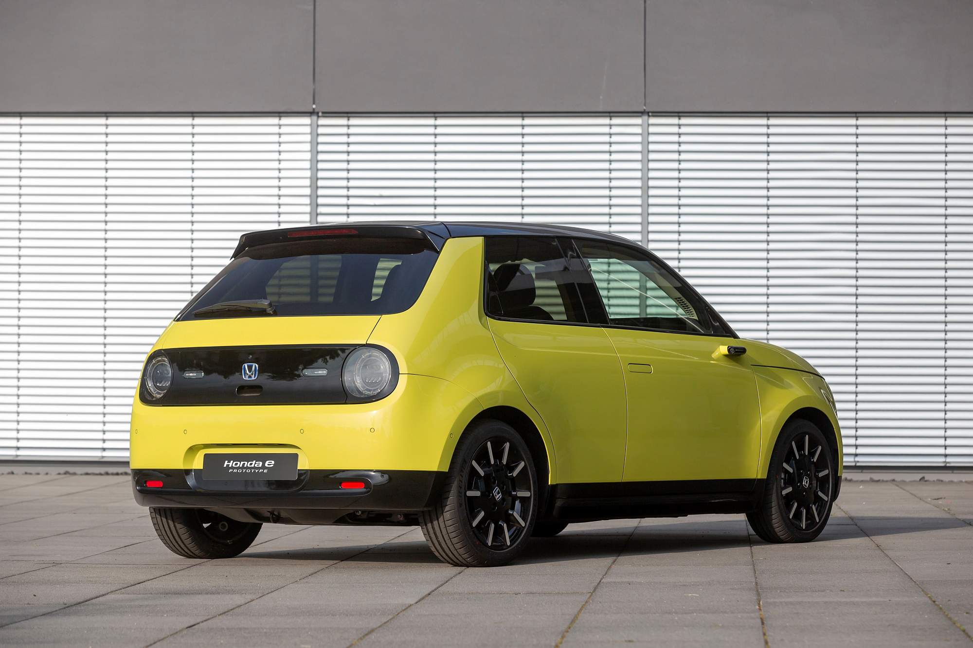 HONDA E: THE PERFECT BALANCE OF EFFICIENCY AND PERFORMANCE FOR URBAN COMMUTING