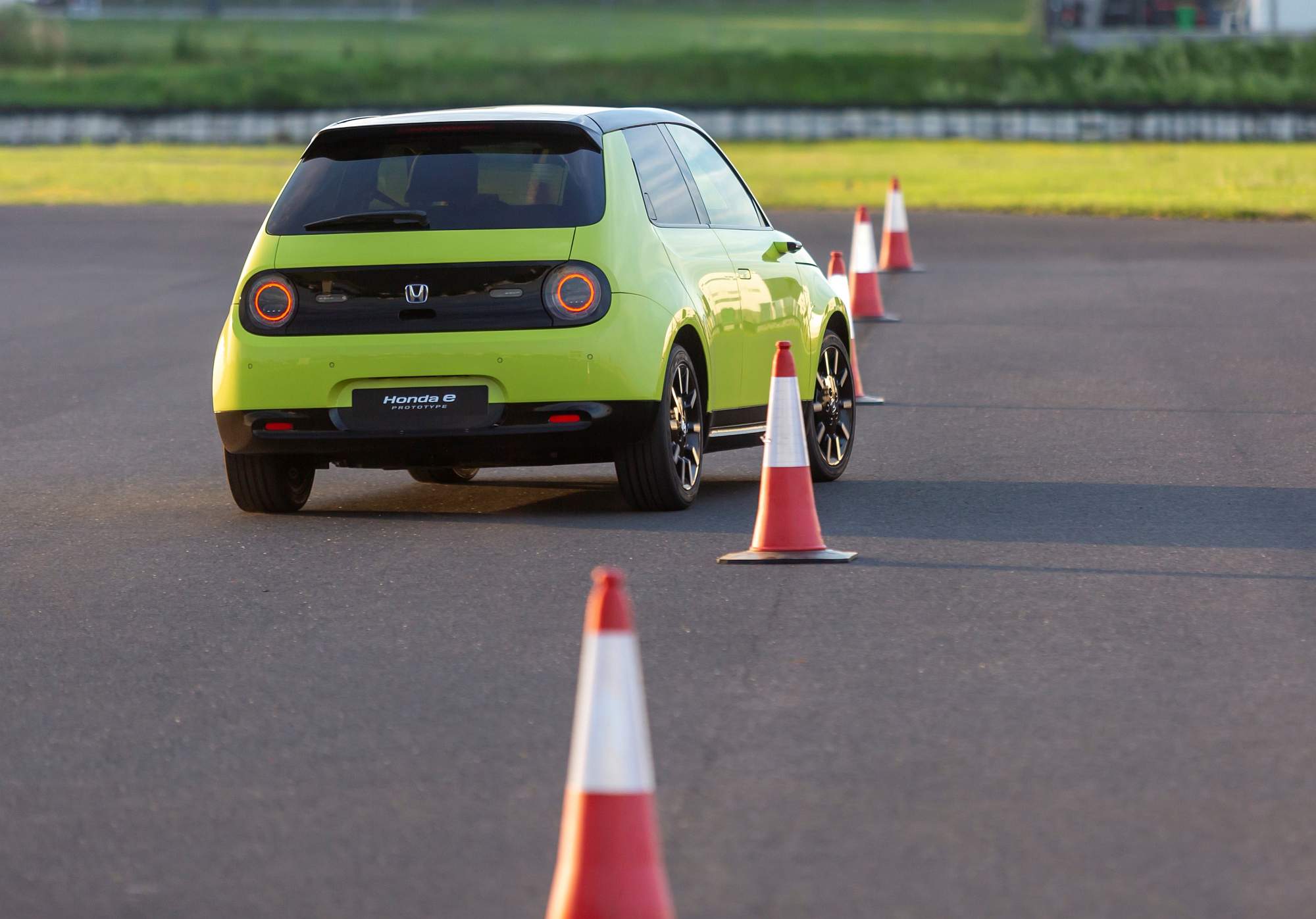 HONDA E: THE PERFECT BALANCE OF EFFICIENCY AND PERFORMANCE FOR URBAN COMMUTING