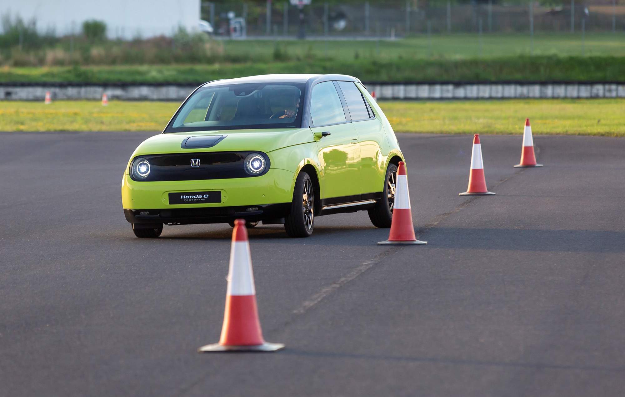 HONDA E: THE PERFECT BALANCE OF EFFICIENCY AND PERFORMANCE FOR URBAN COMMUTING