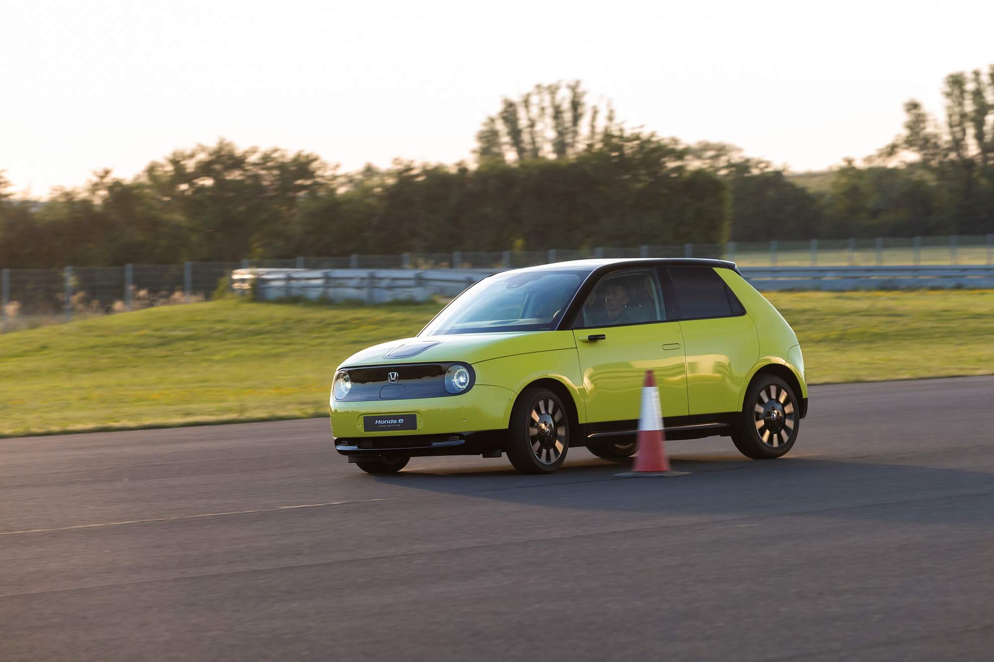 HONDA E: THE PERFECT BALANCE OF EFFICIENCY AND PERFORMANCE FOR URBAN COMMUTING