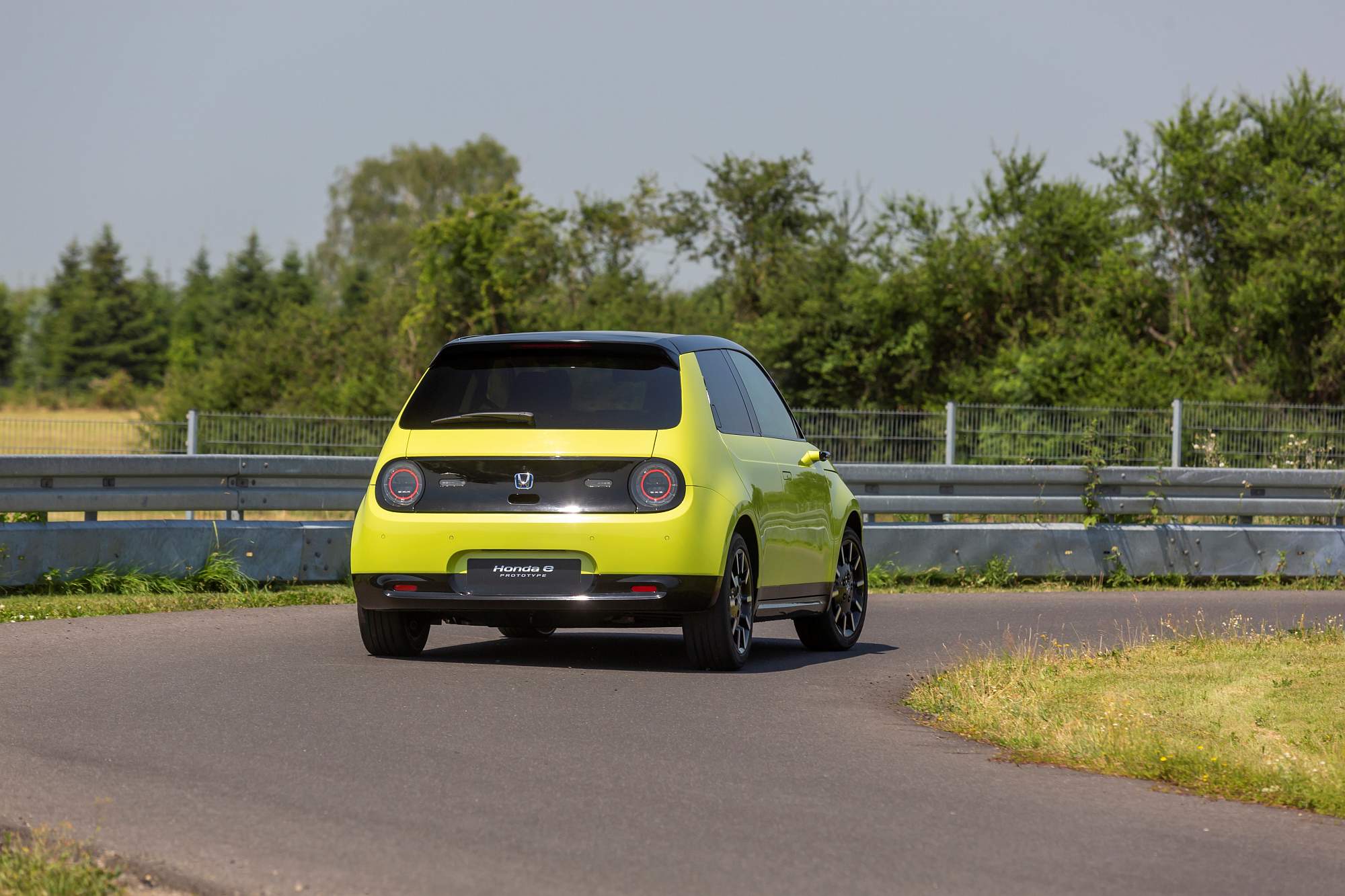 HONDA E: THE PERFECT BALANCE OF EFFICIENCY AND PERFORMANCE FOR URBAN COMMUTING