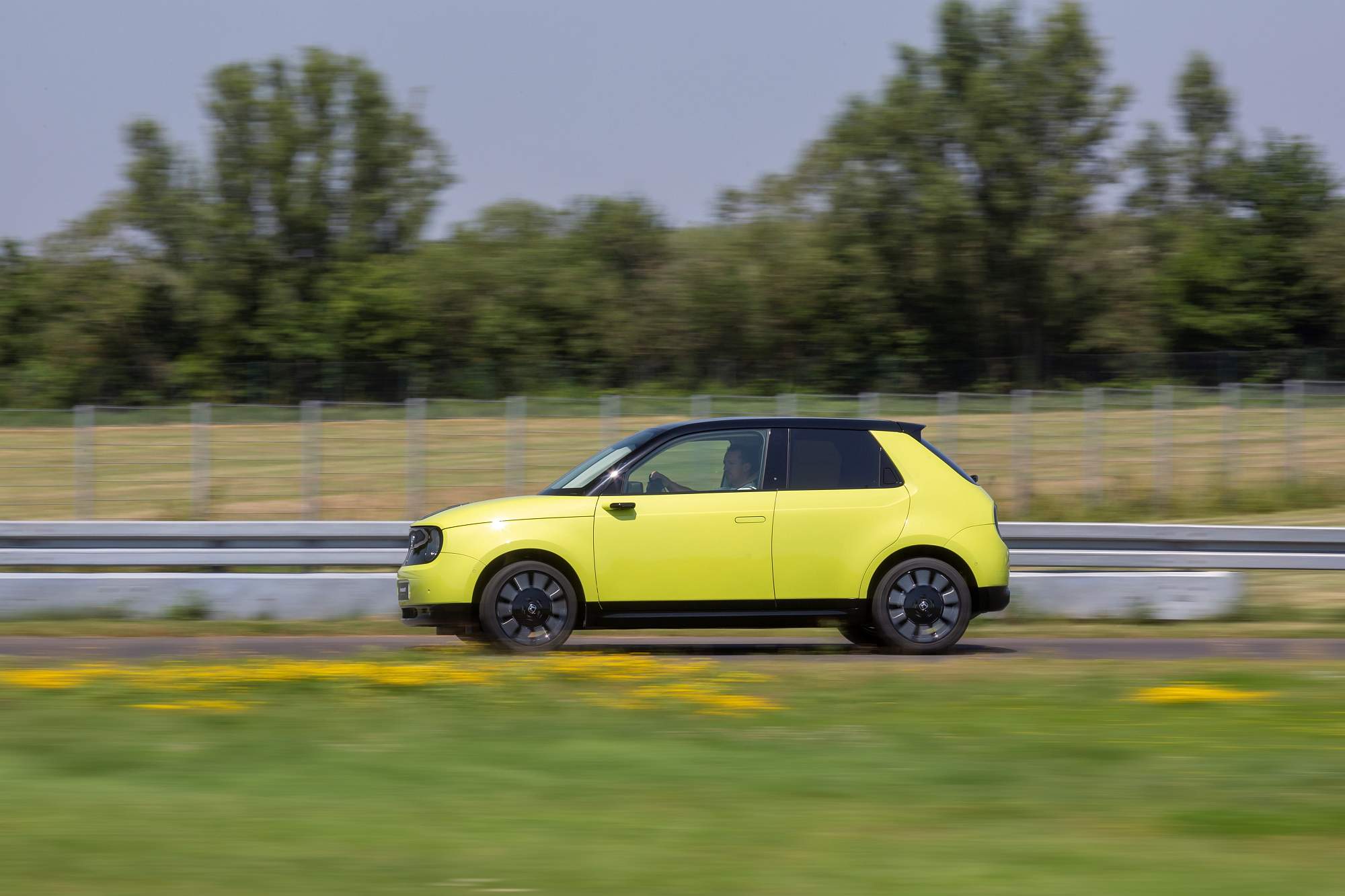 HONDA E: THE PERFECT BALANCE OF EFFICIENCY AND PERFORMANCE FOR URBAN COMMUTING
