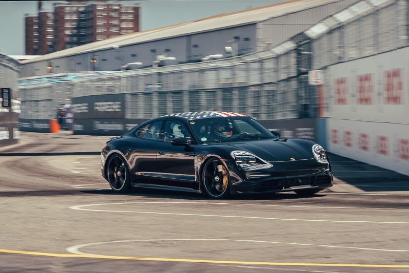 Porsche Taycan (1)