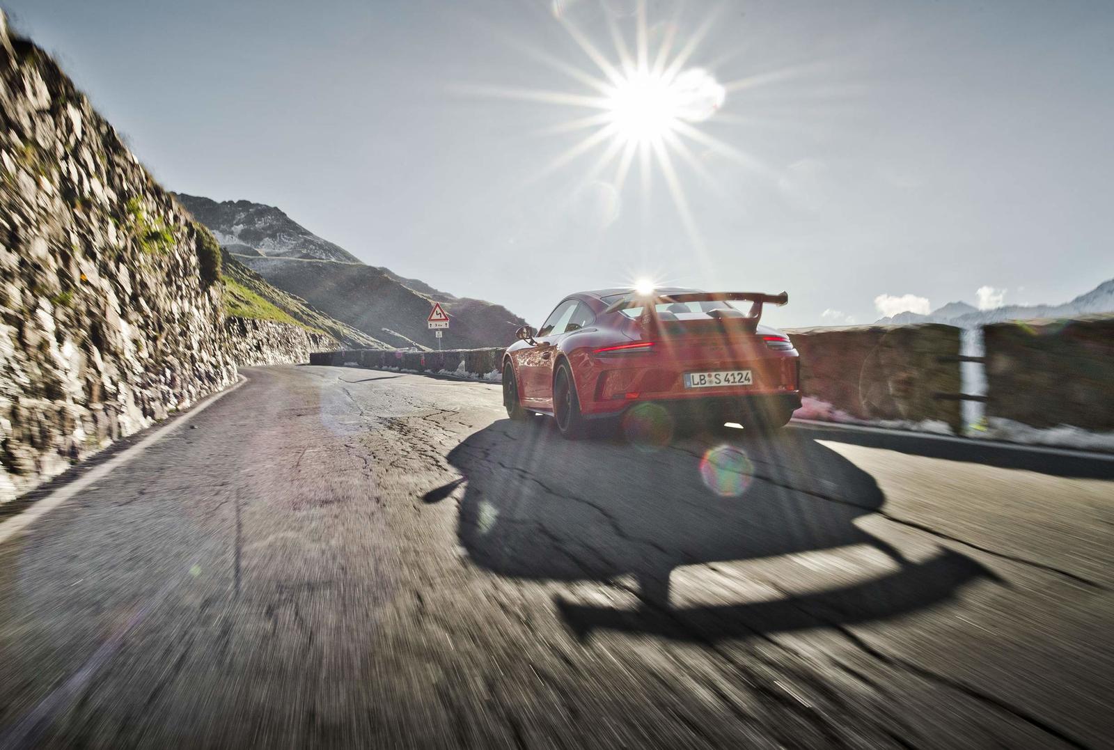 1150885_gt3_porsche_drive_stelvio_2017_porsche_ag_1