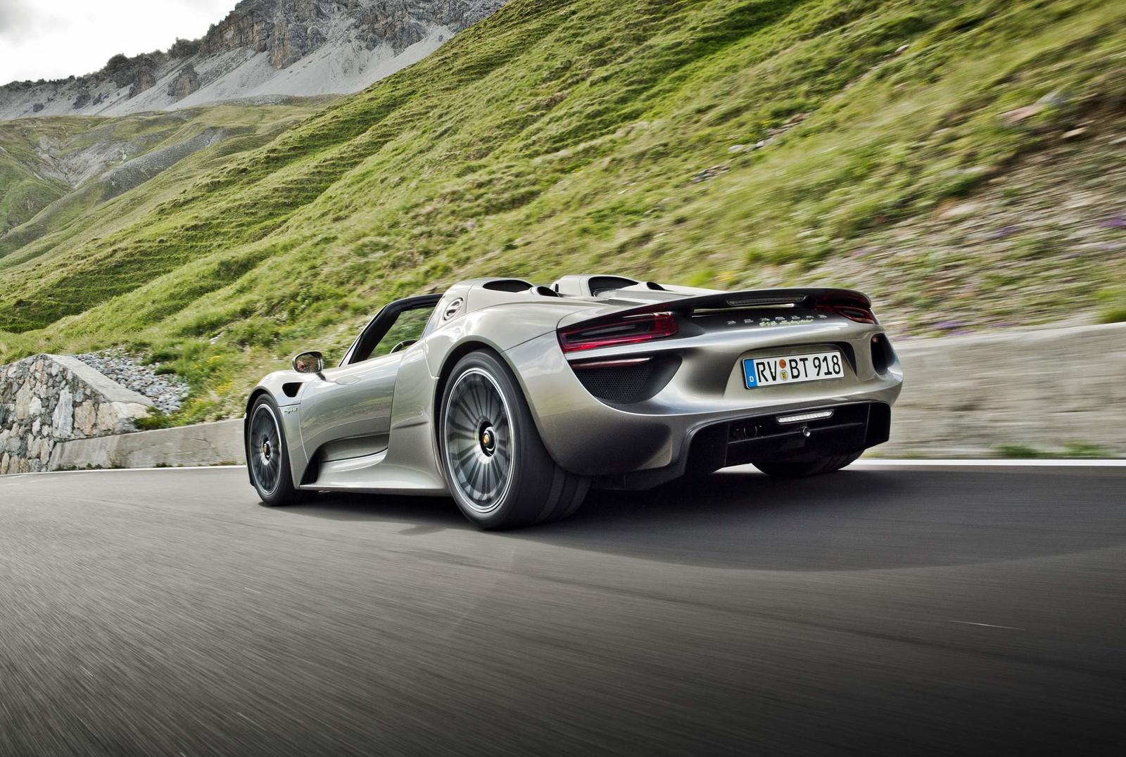 1284989_918_spyder_porsche_drive_stelvio_2017_porsche_ag