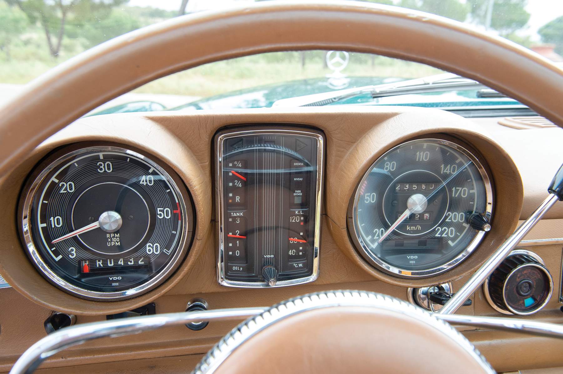 1966-Mercedes-Benz-600-Sedan-by-Chapron_10