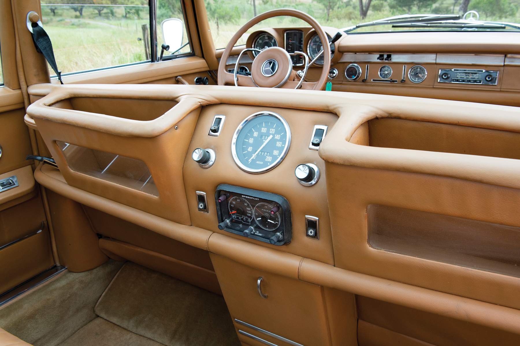 1966-Mercedes-Benz-600-Sedan-by-Chapron_11