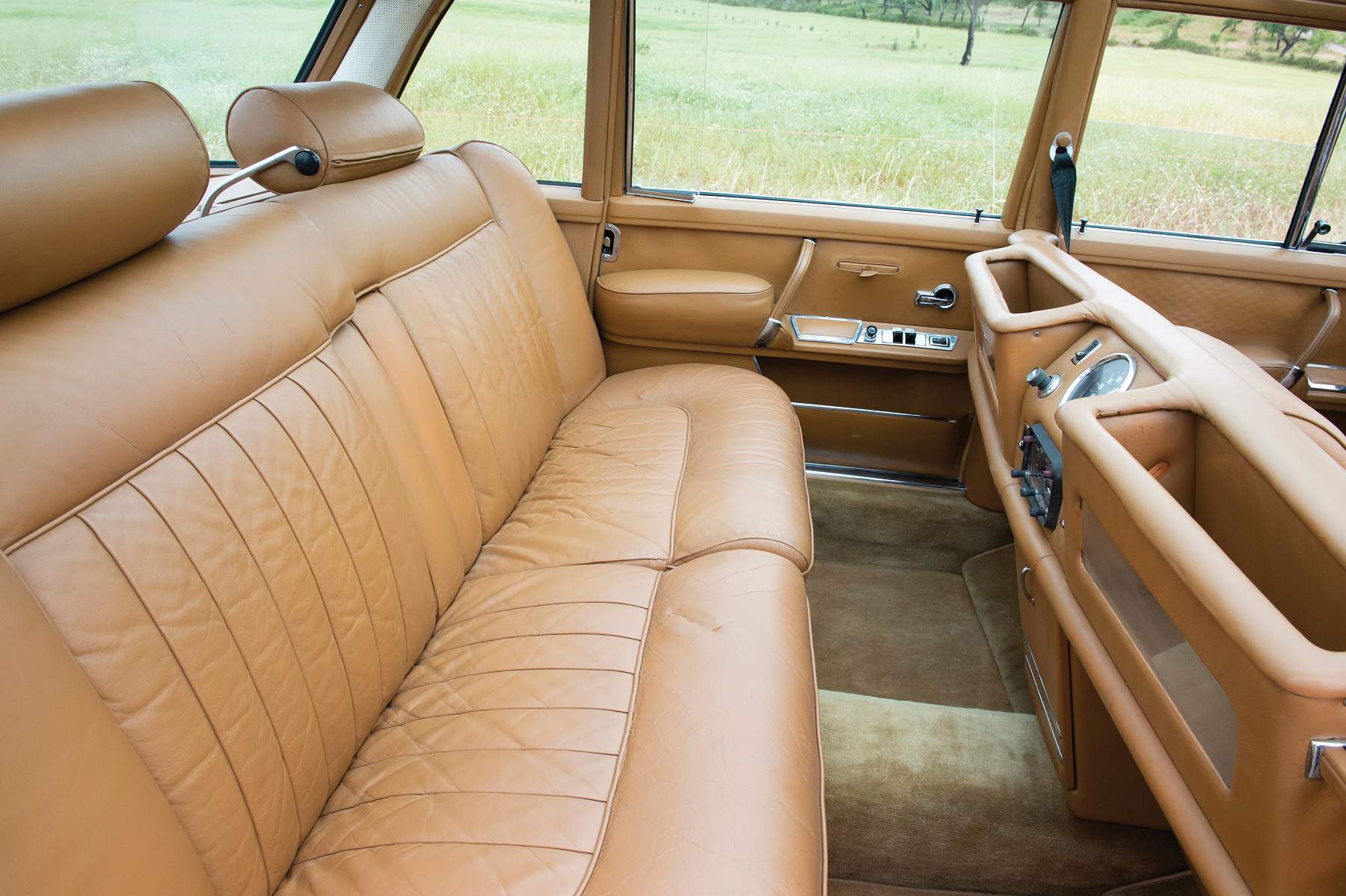 1966-Mercedes-Benz-600-Sedan-by-Chapron_13