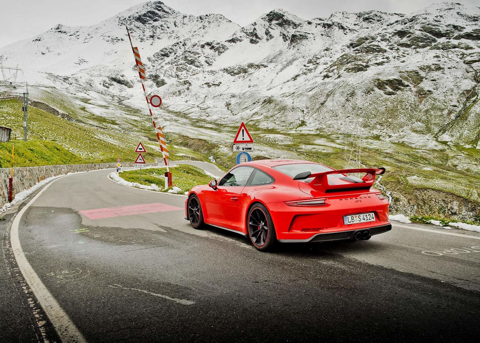 2143083_gt3_porsche_drive_stelvio_2017_porsche_ag